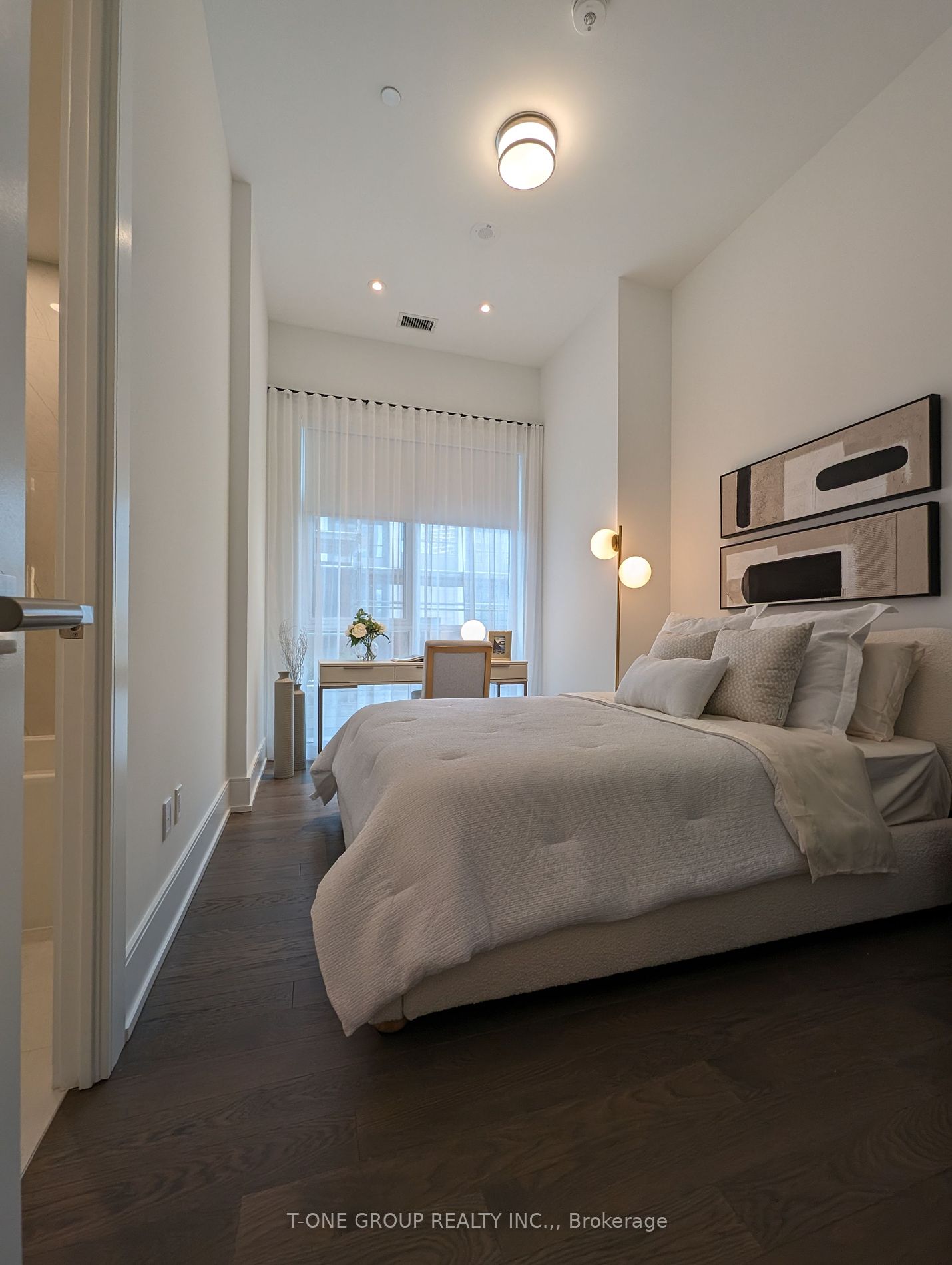 20 Inn On The Park Drive, #242