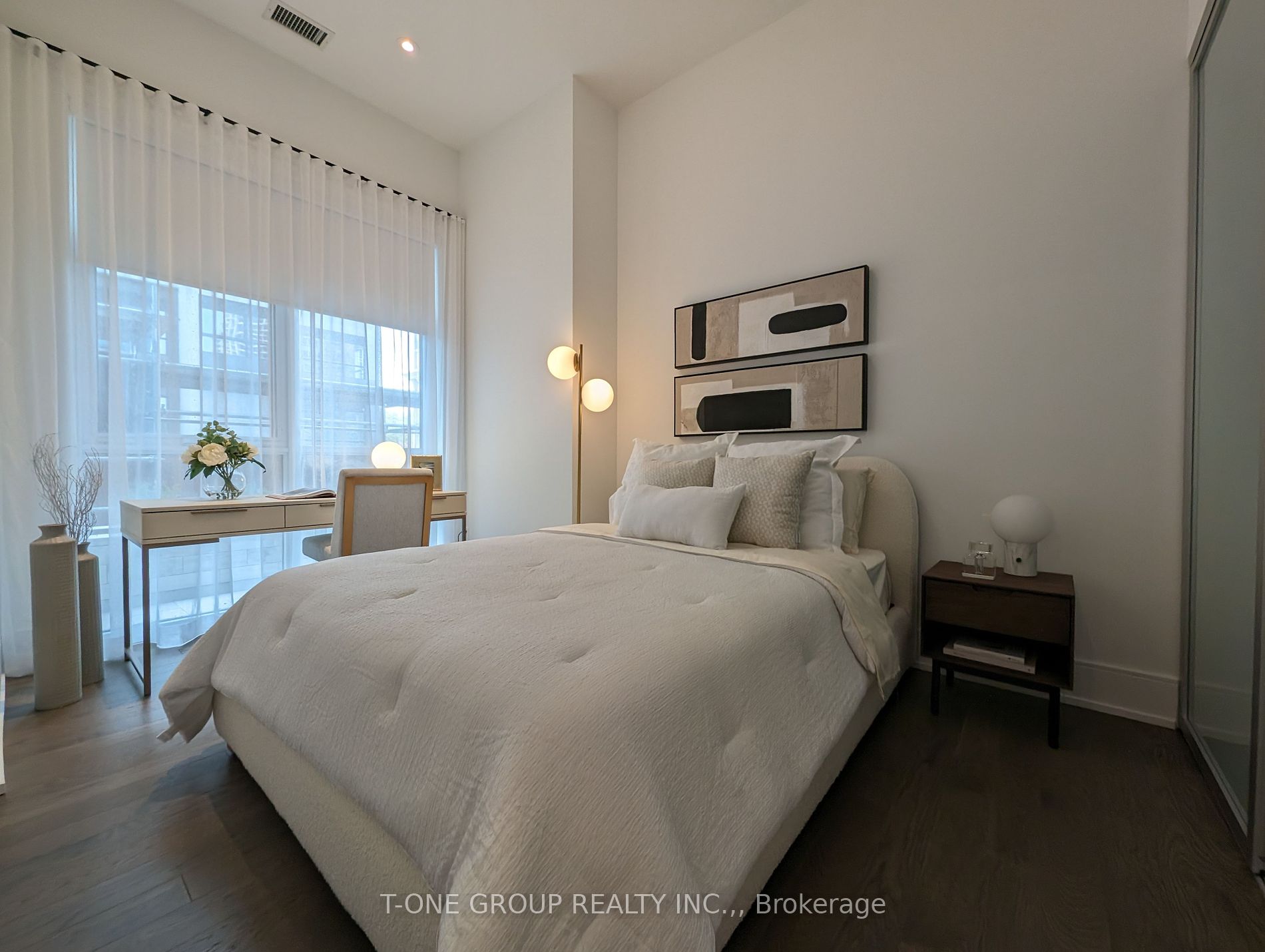 20 Inn On The Park Drive, #242