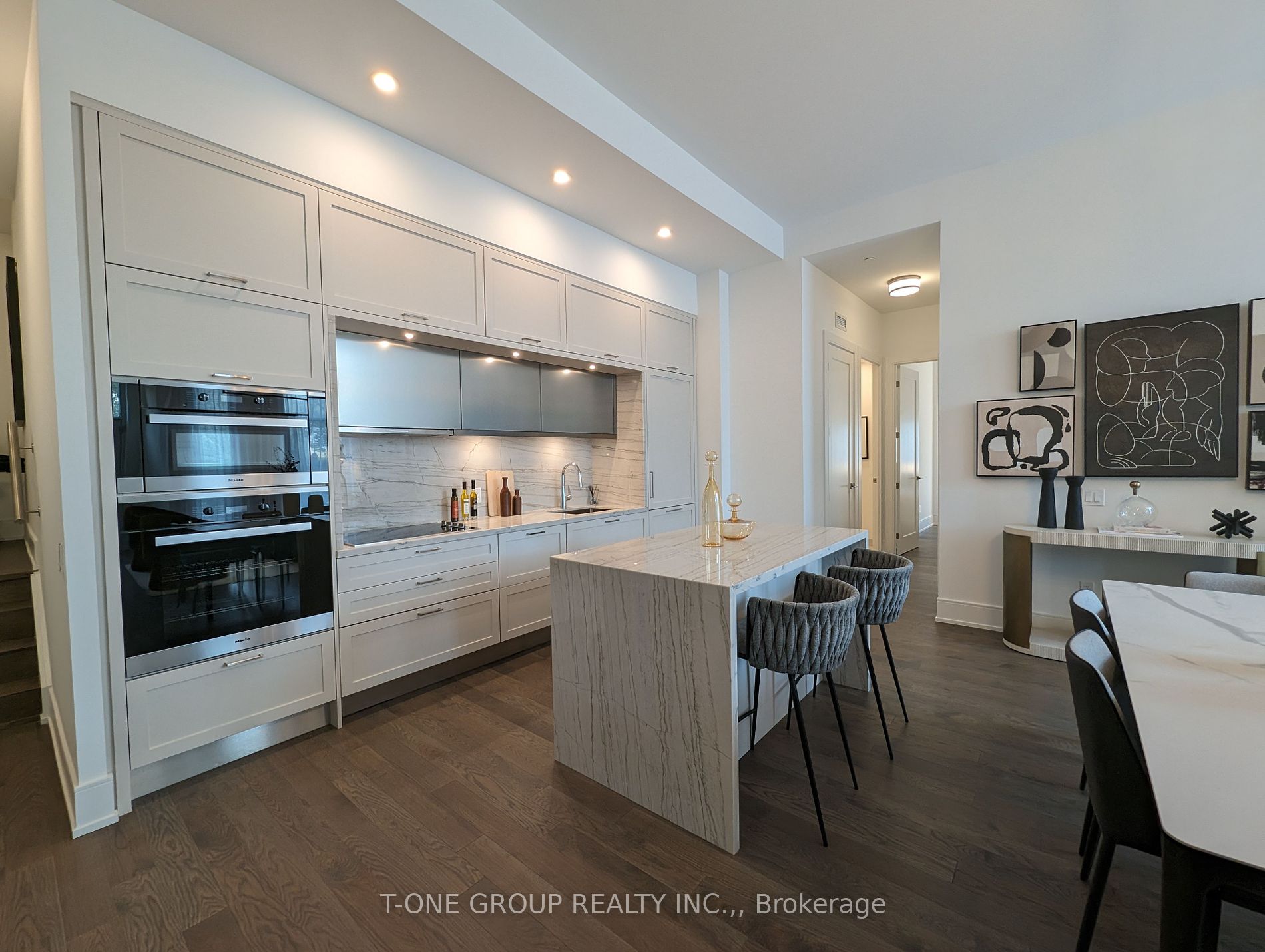 20 Inn On The Park Drive, #242