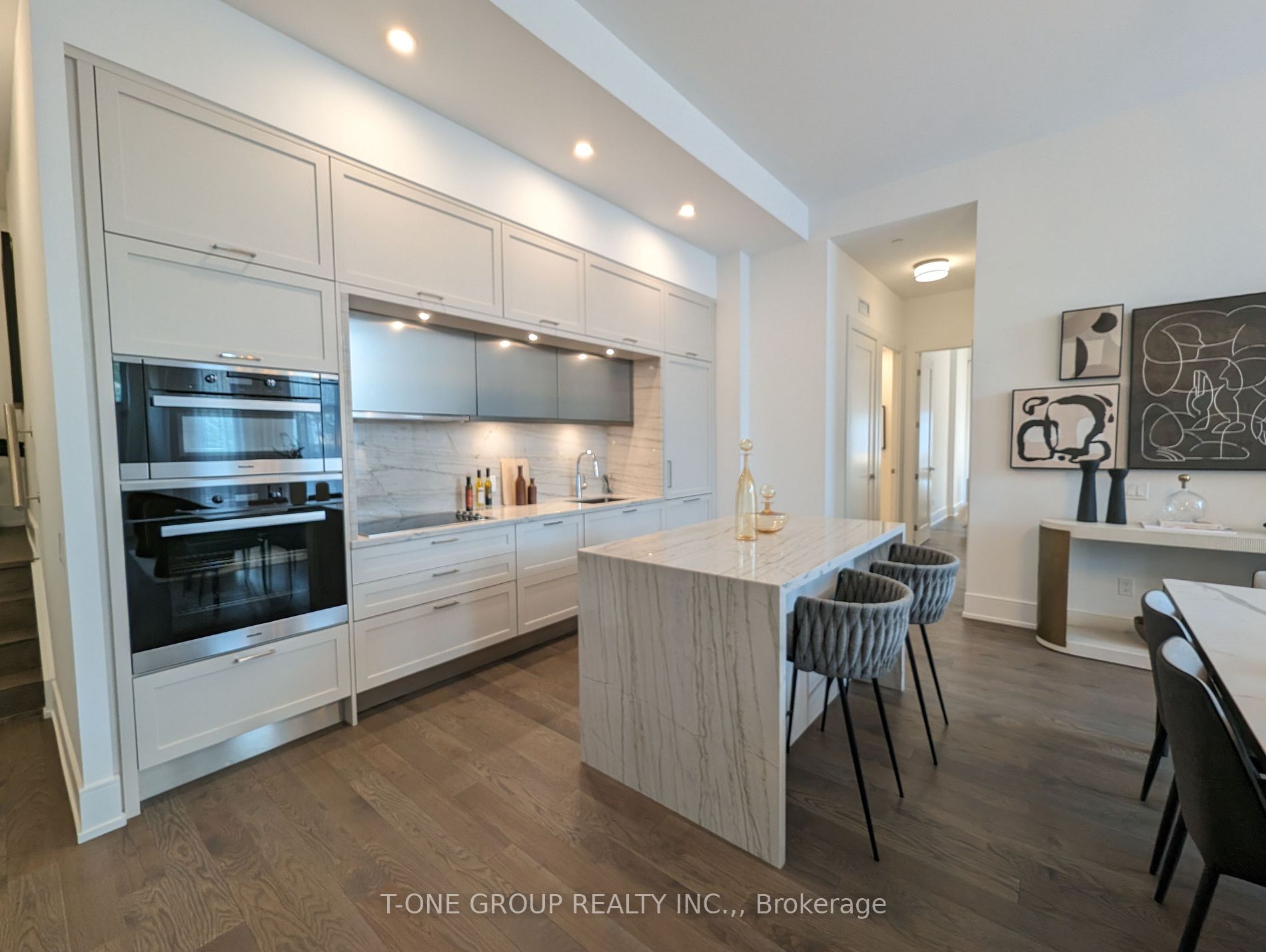 20 Inn On The Park Drive, #242