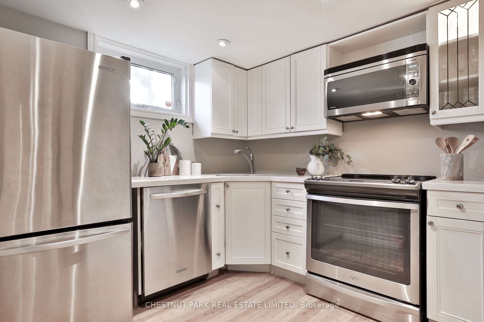 125 Chaplin Crescent