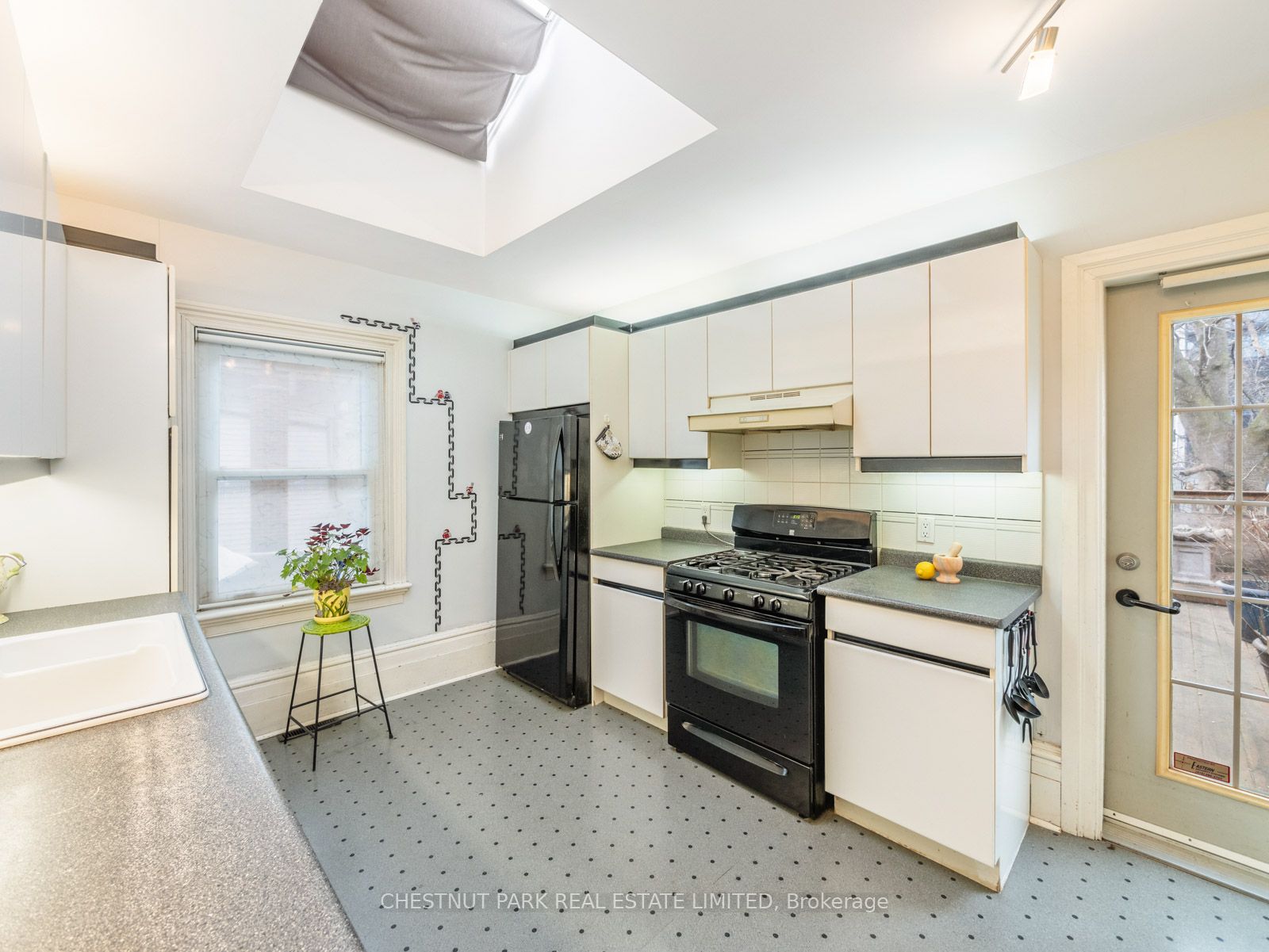 126 Seaton St