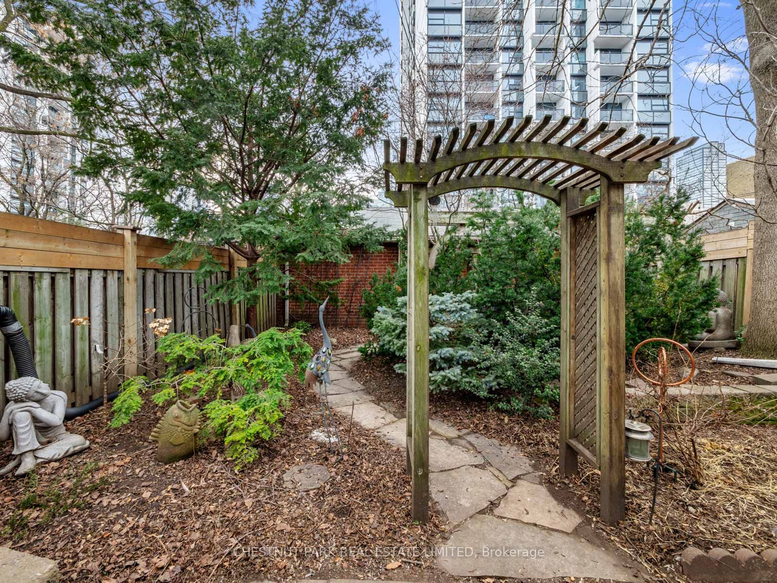 126 Seaton St