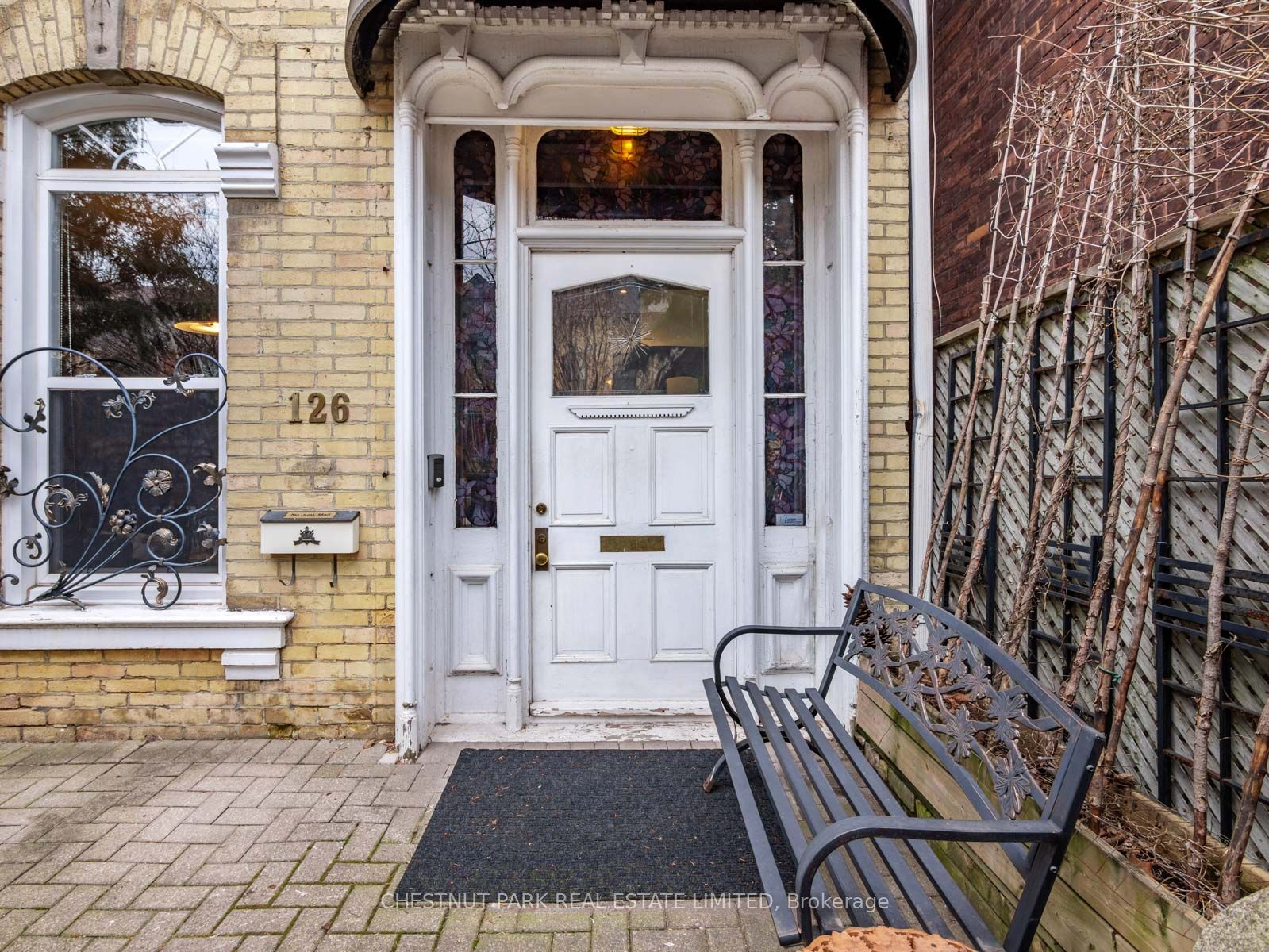 126 Seaton St