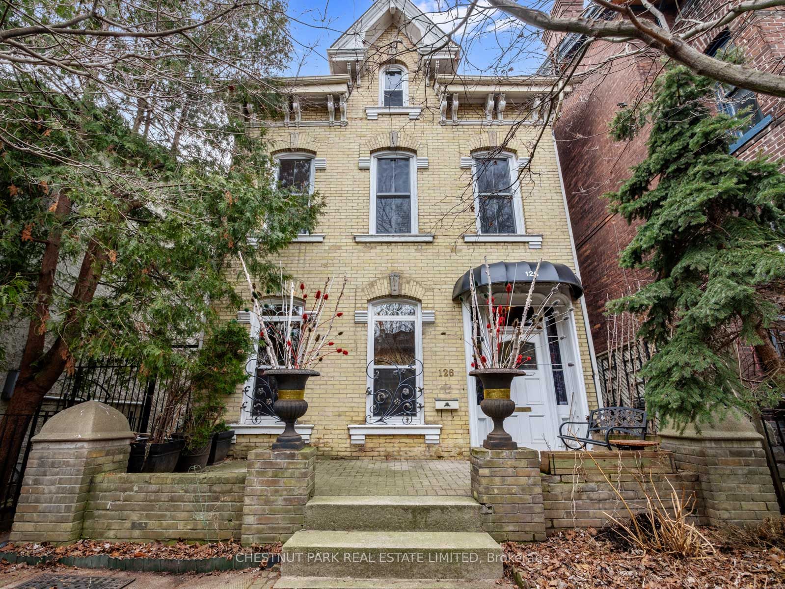 126 Seaton St