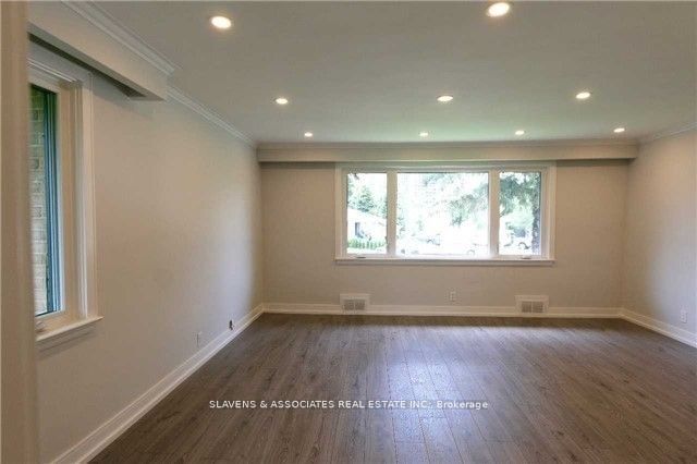 17 Robson Pl
