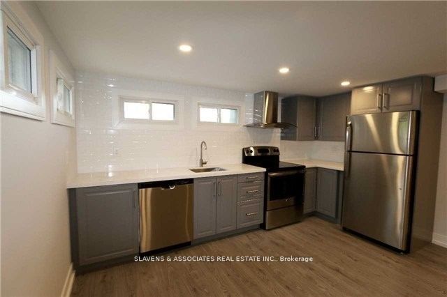 17 Robson Pl