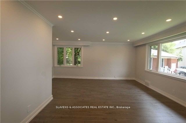 17 Robson Pl