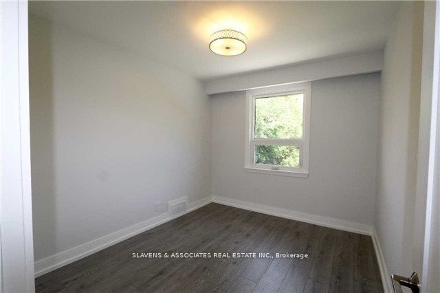 17 Robson Pl