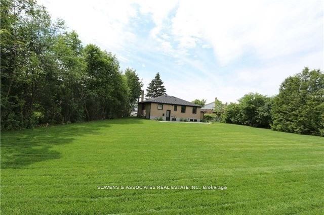 17 Robson Pl
