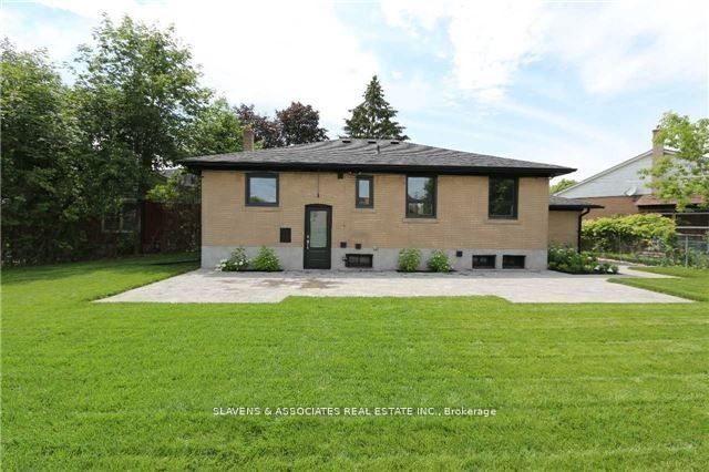 17 Robson Pl