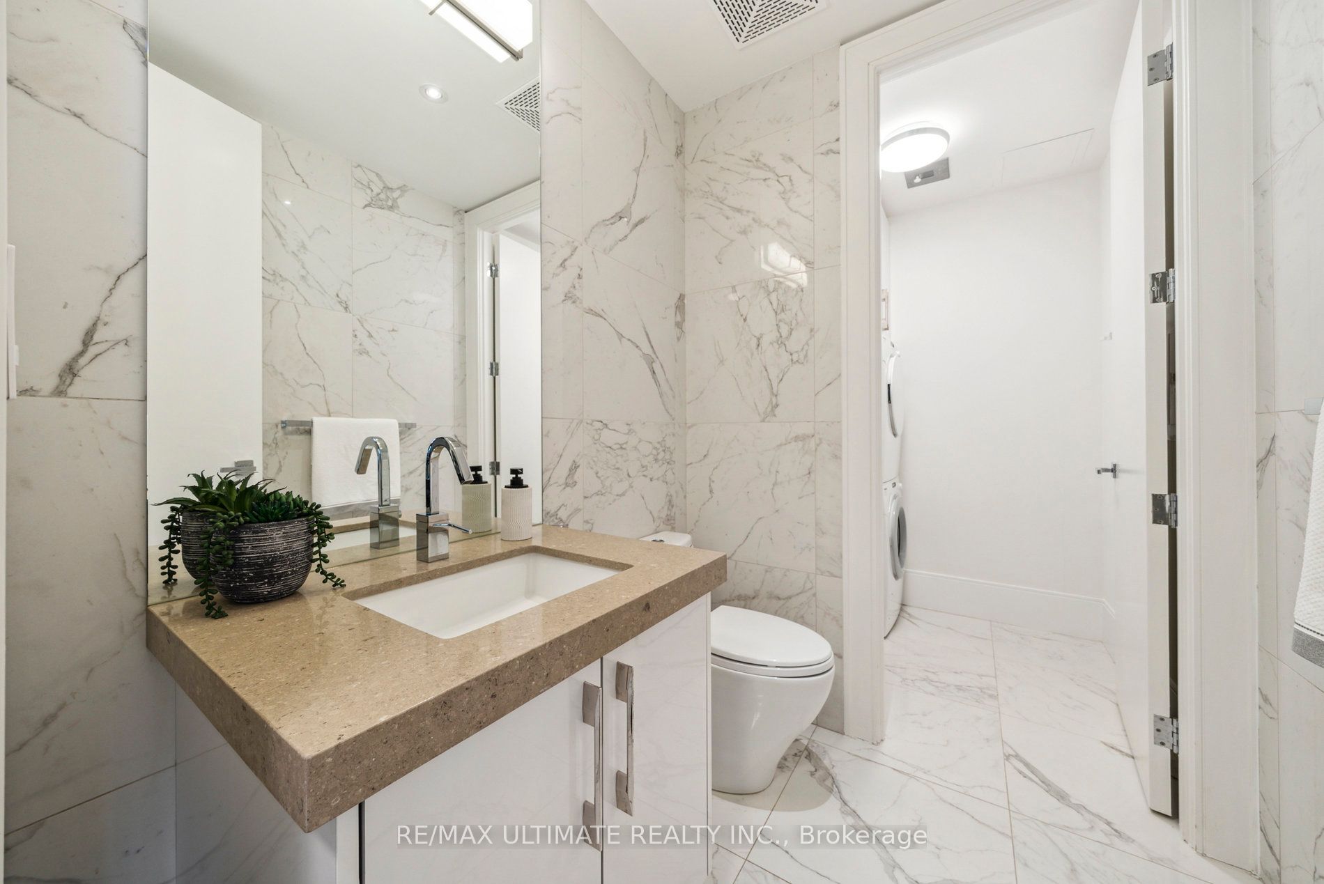 29 Queens Quay E, #705