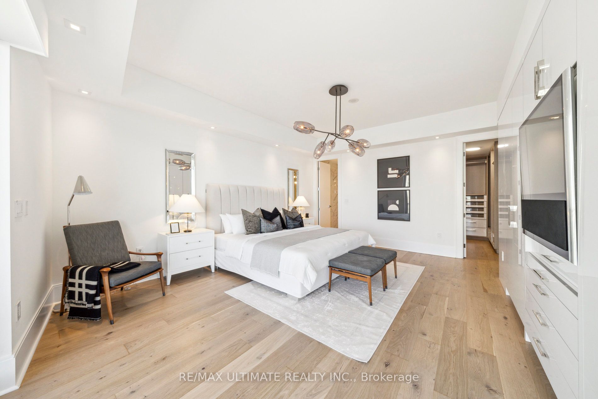 29 Queens Quay E, #705