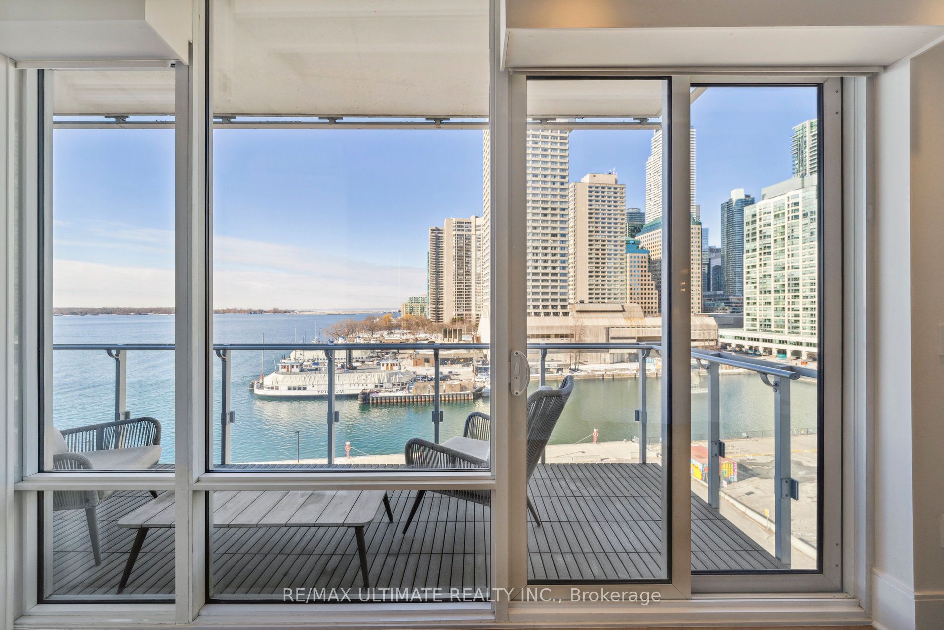 29 Queens Quay E, #705