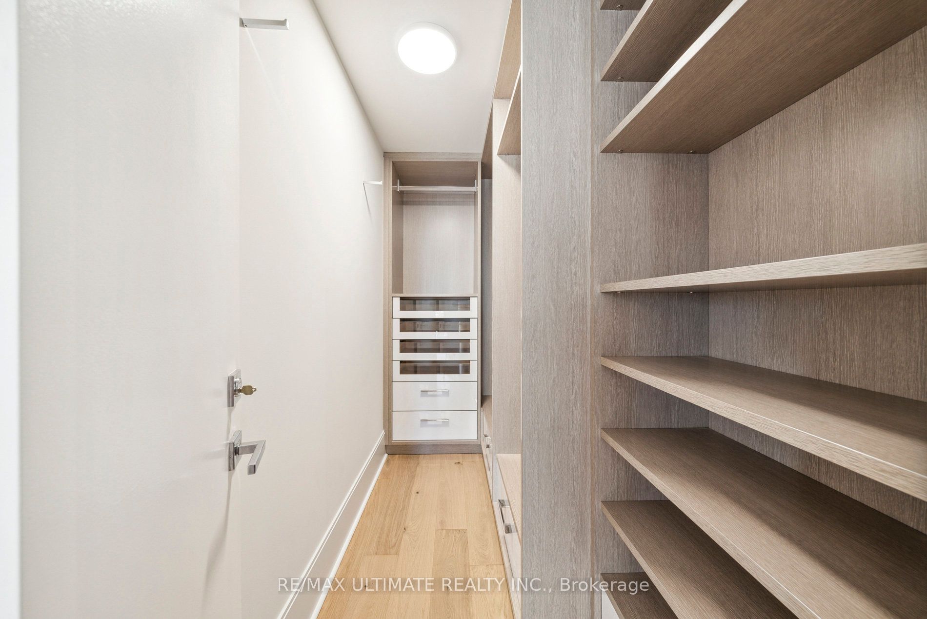 29 Queens Quay E, #705
