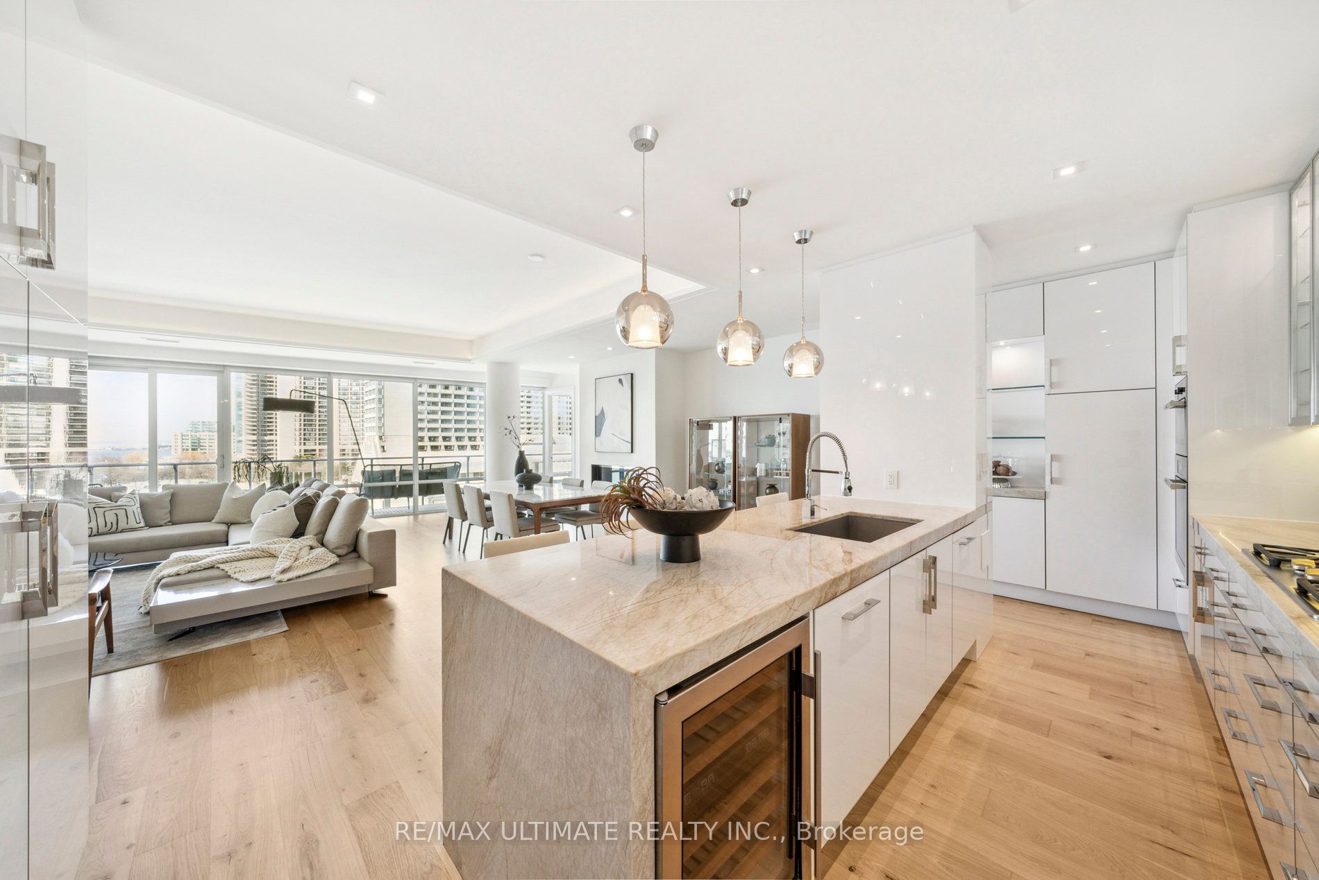 29 Queens Quay E, #705