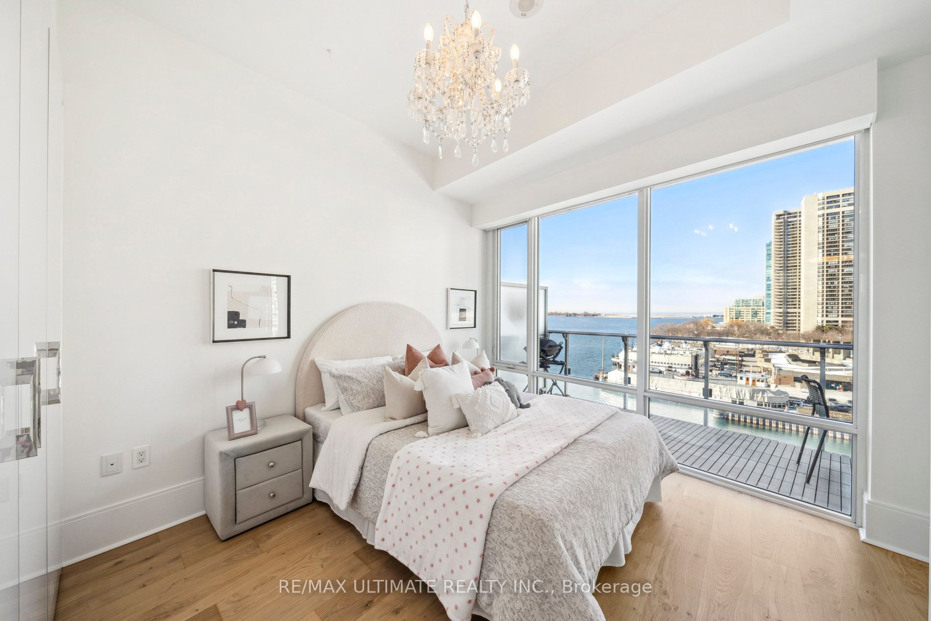 29 Queens Quay E, #705