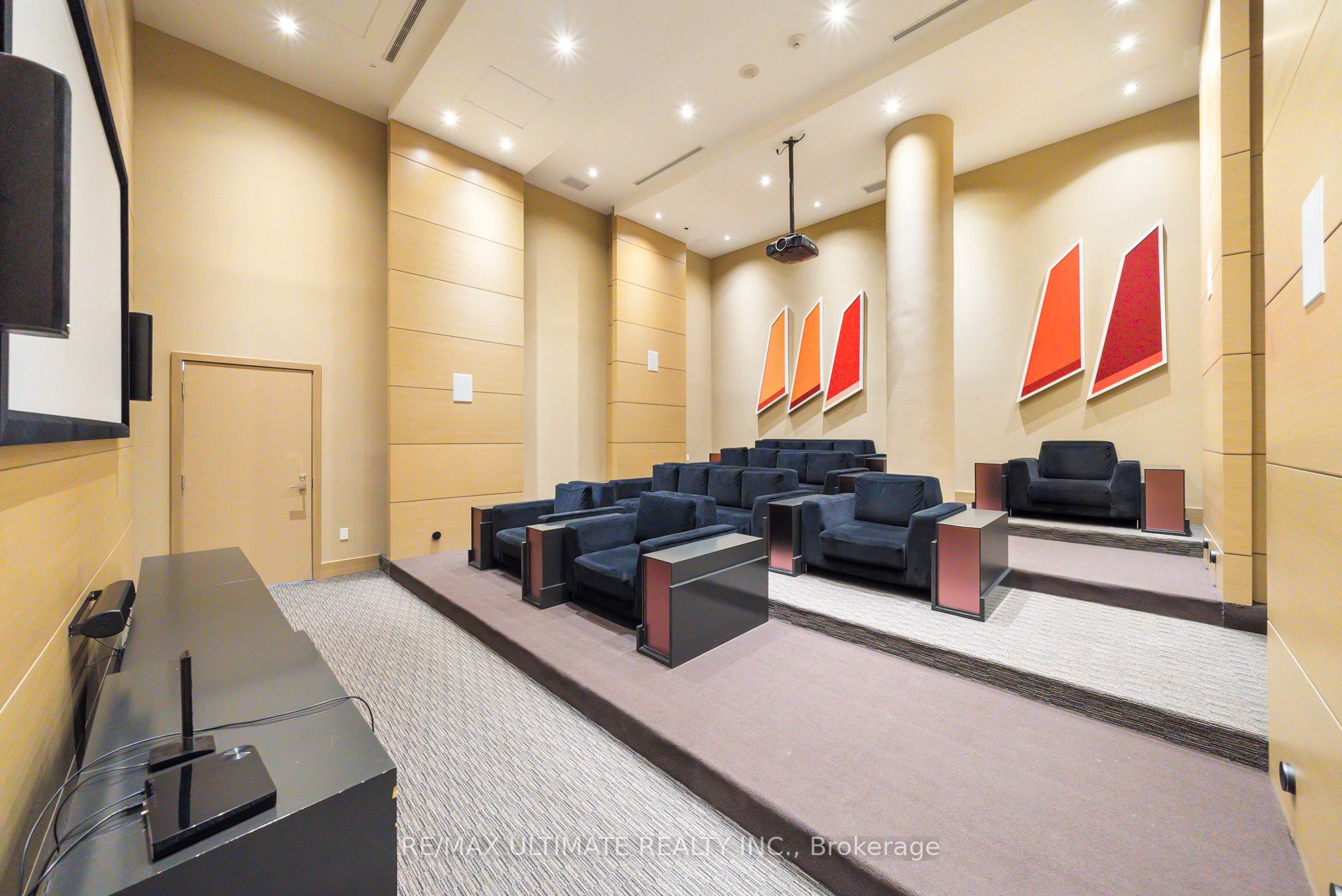 29 Queens Quay E, #705