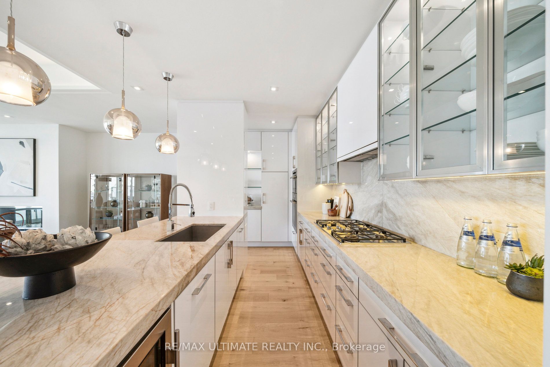 29 Queens Quay E, #705