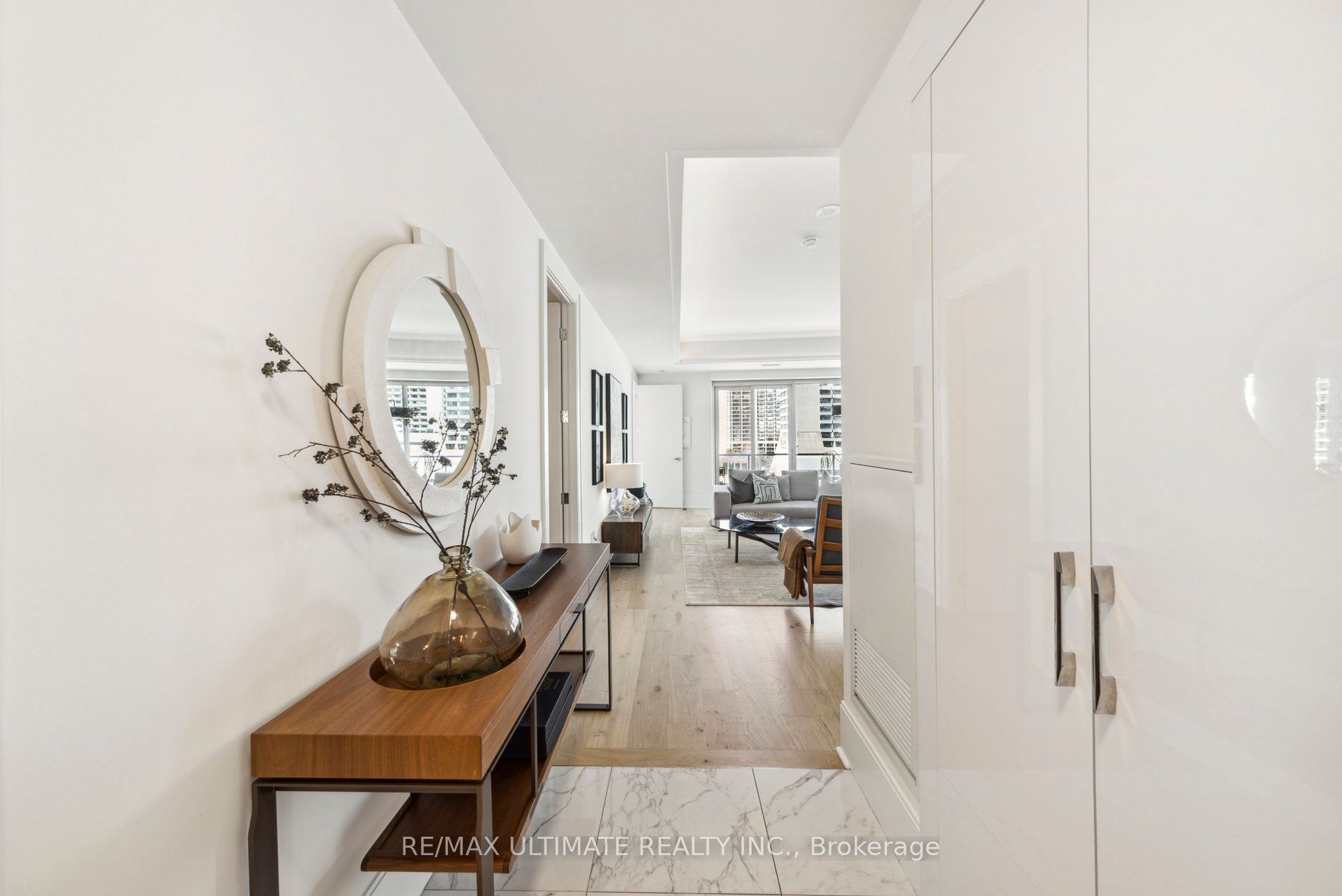 29 Queens Quay E, #705