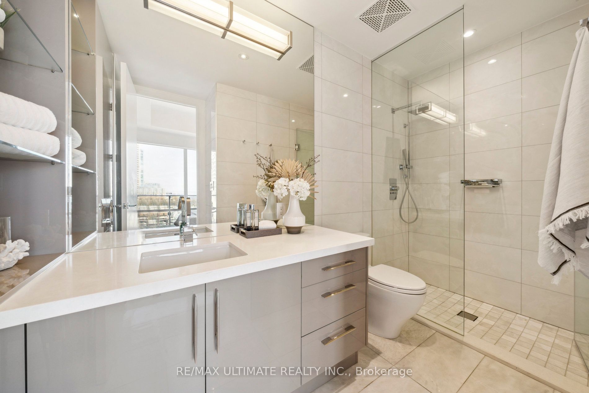 29 Queens Quay E, #705