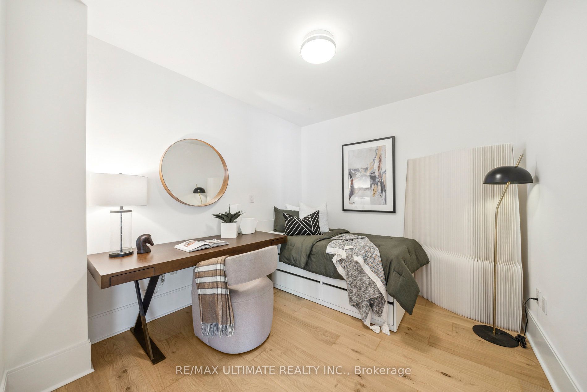 29 Queens Quay E, #705