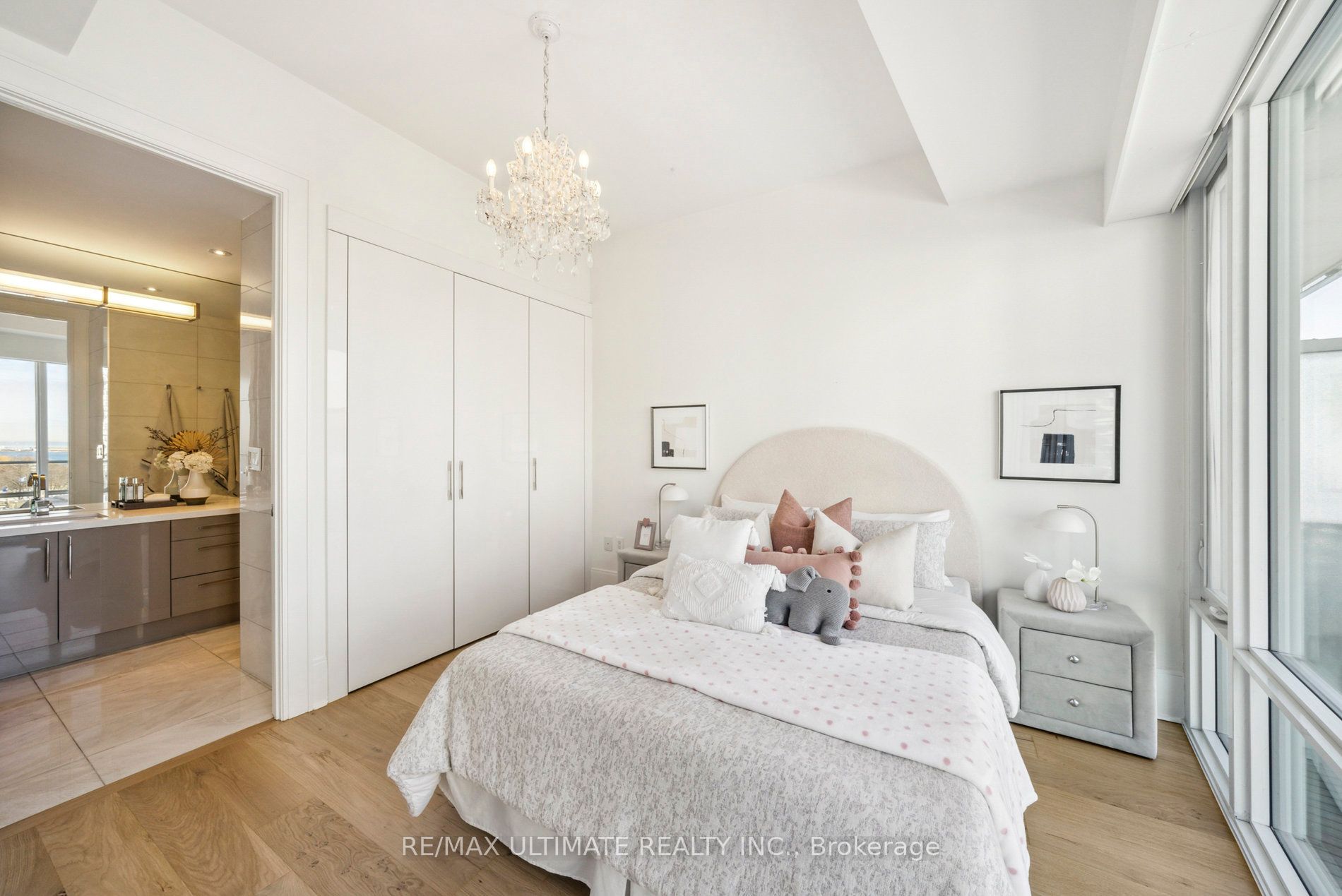 29 Queens Quay E, #705