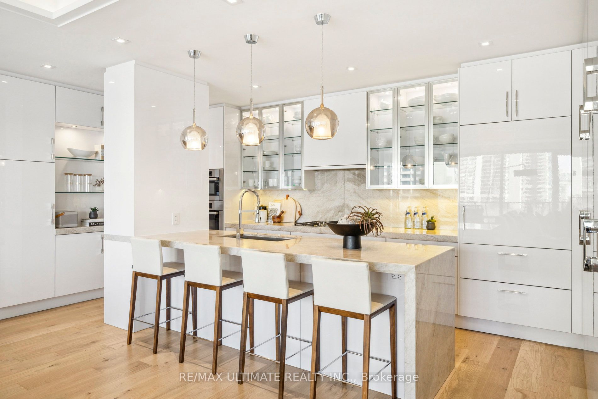 29 Queens Quay E, #705