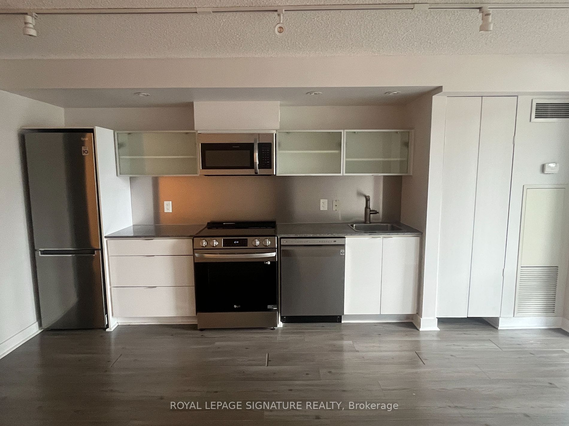 4K Spadina Ave, #317