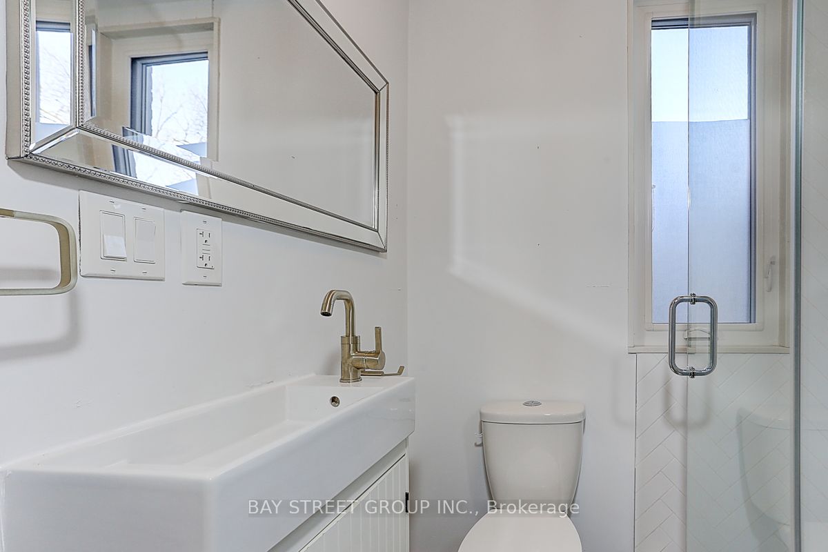 165 Howland Ave