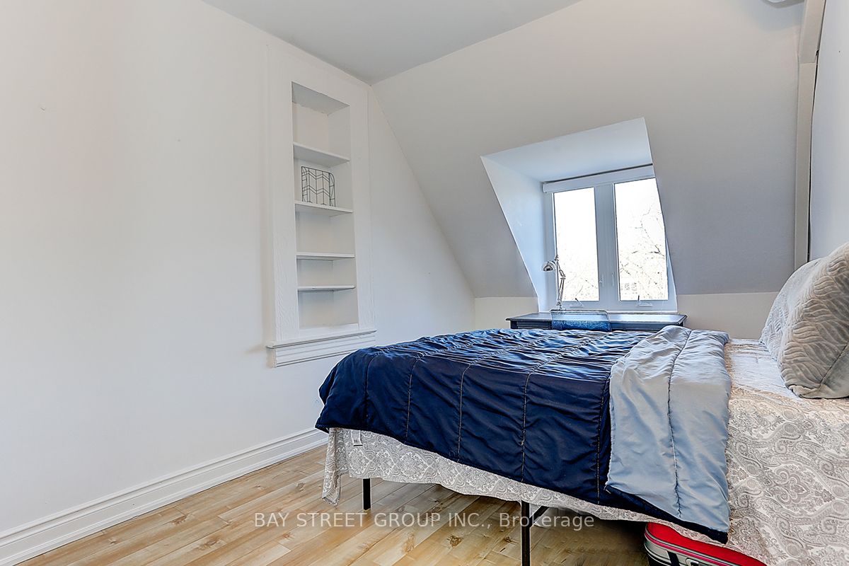 165 Howland Ave