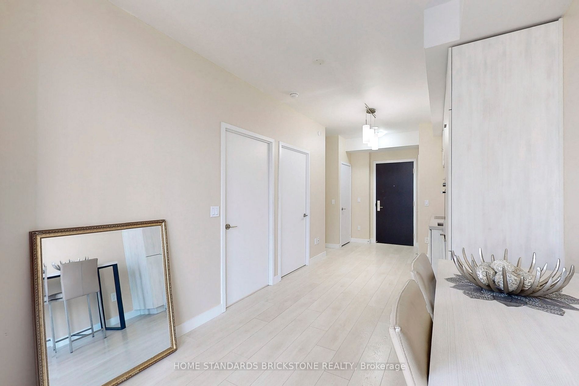 8 Eglinton Ave E, #2004