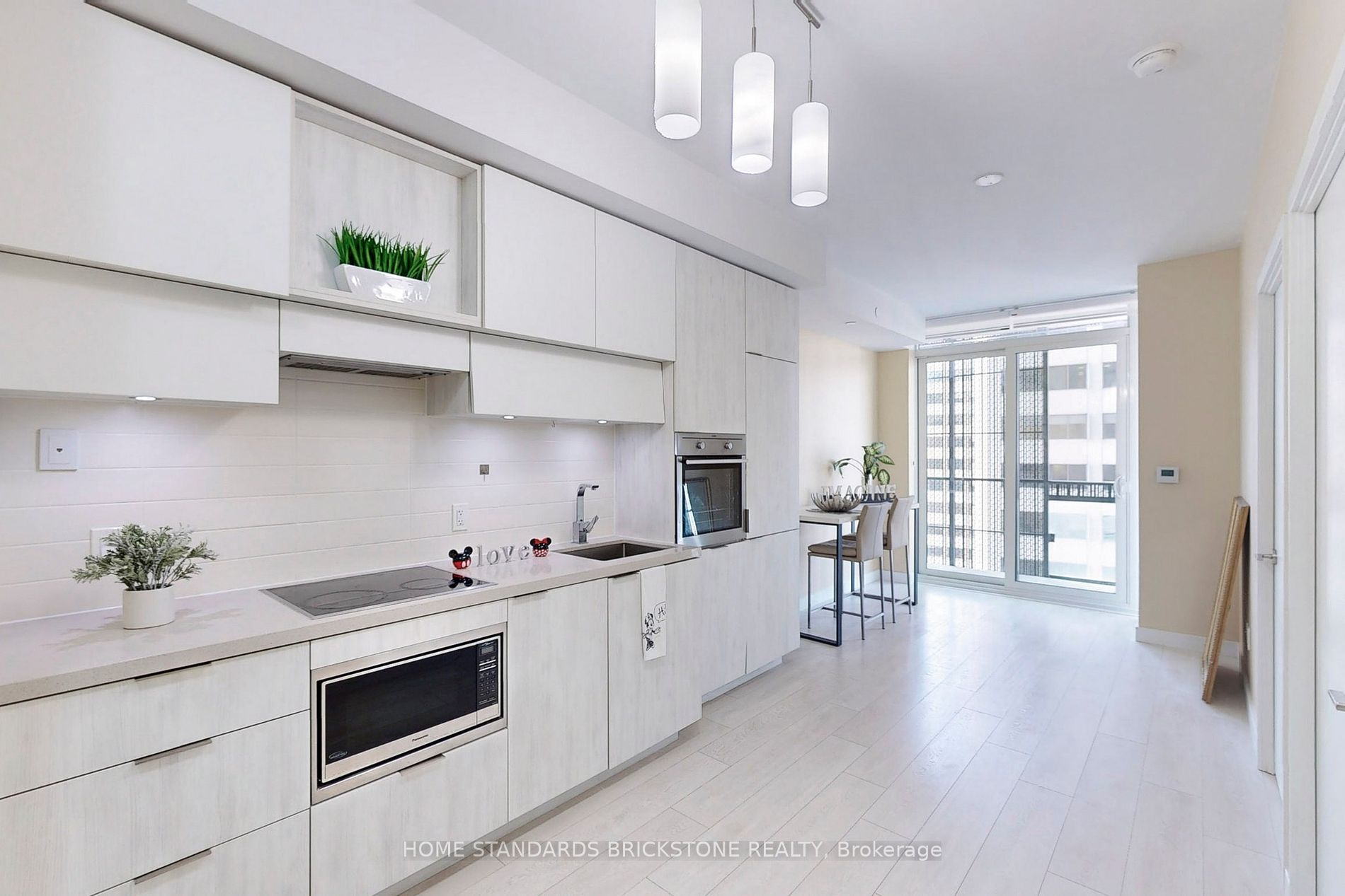 8 Eglinton Ave E, #2004