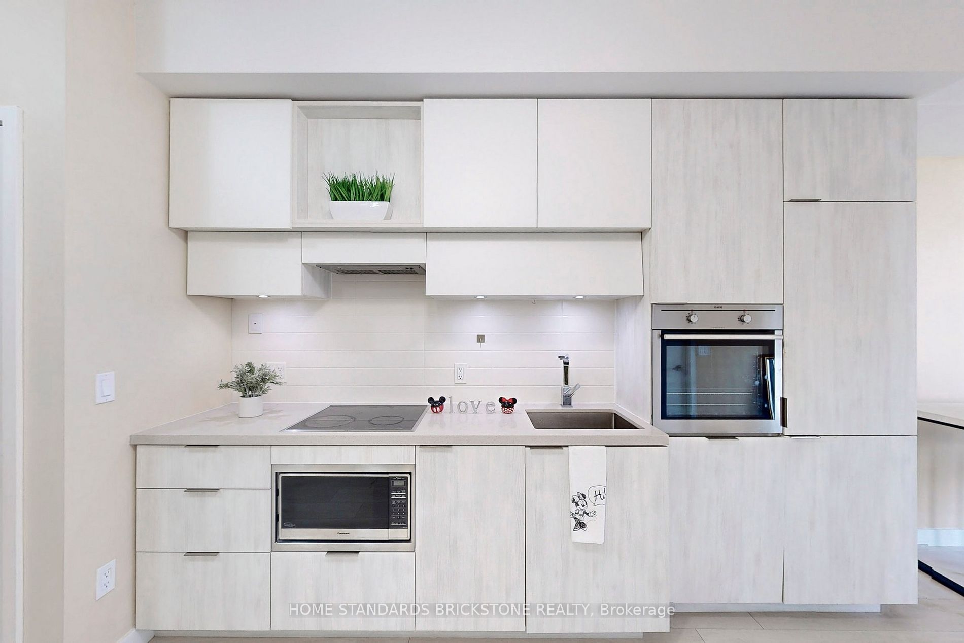 8 Eglinton Ave E, #2004