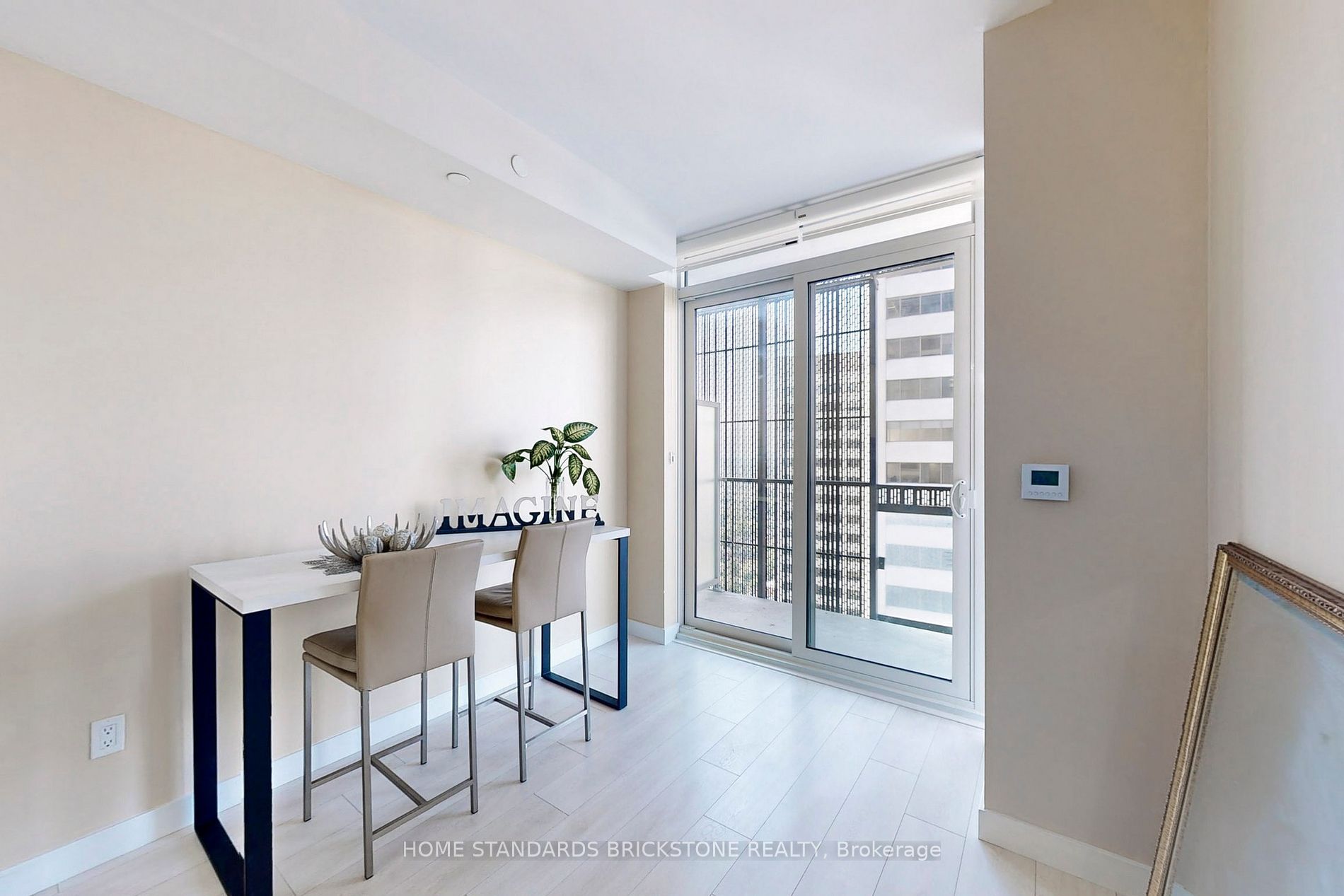 8 Eglinton Ave E, #2004