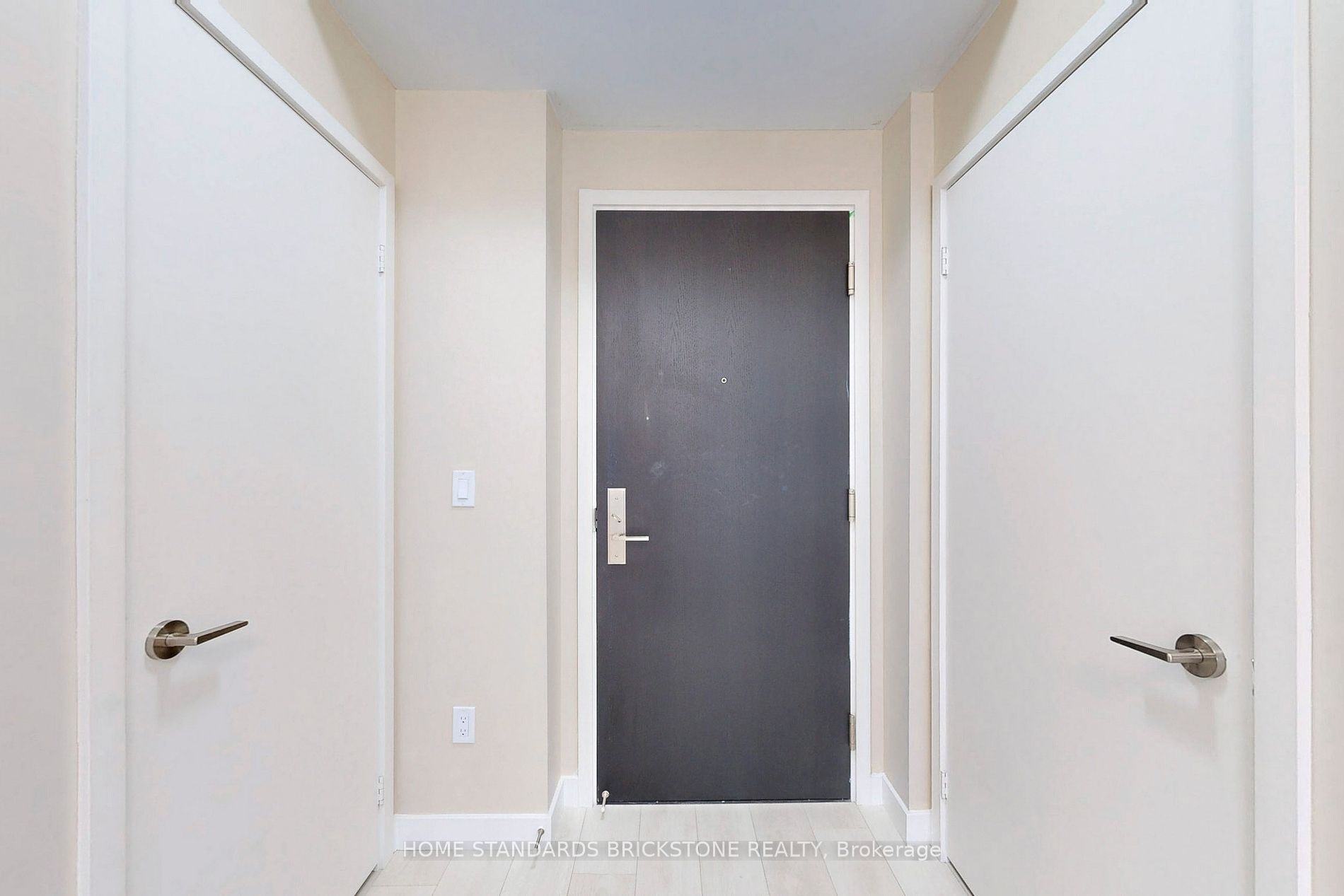 8 Eglinton Ave E, #2004