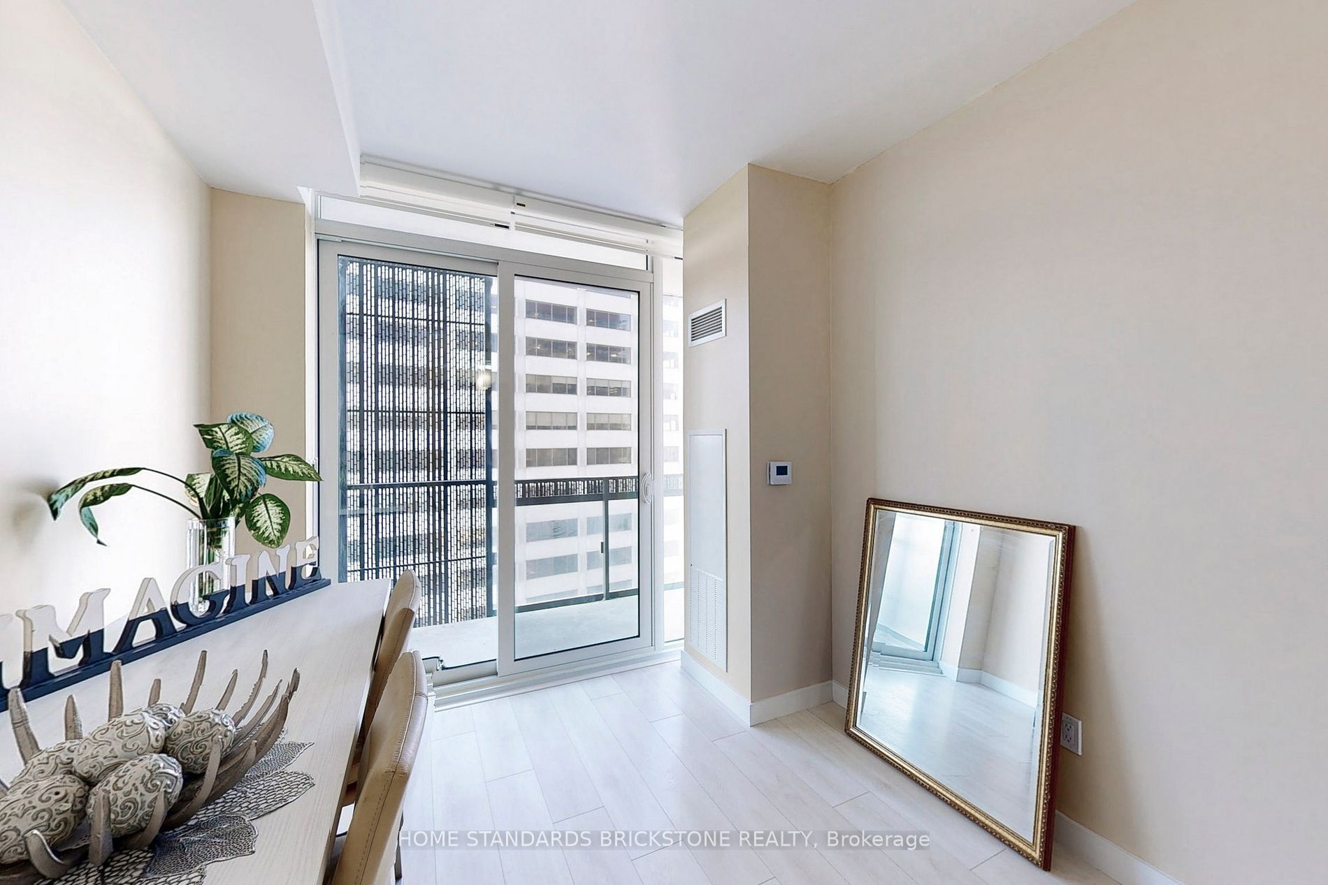 8 Eglinton Ave E, #2004