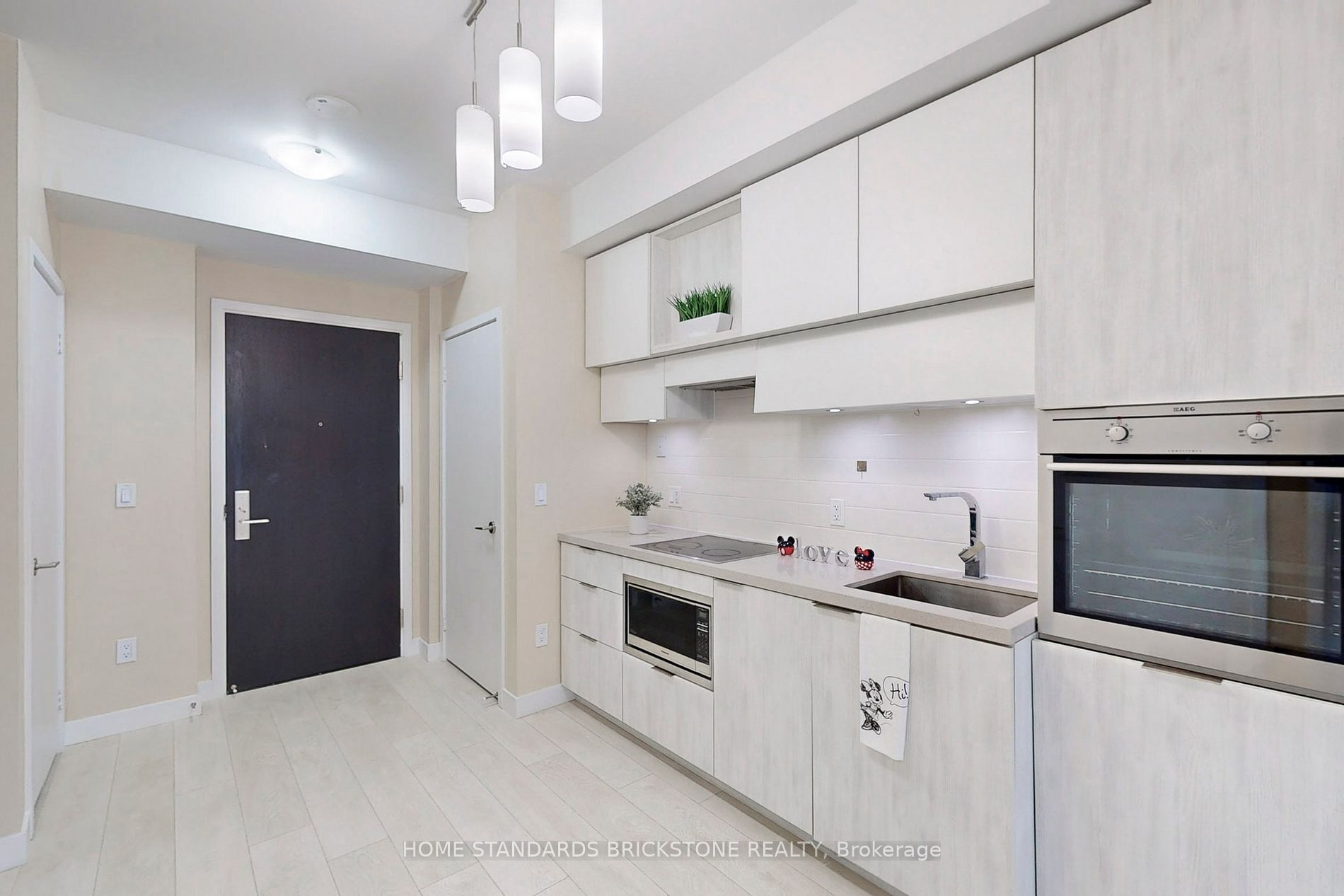 8 Eglinton Ave E, #2004