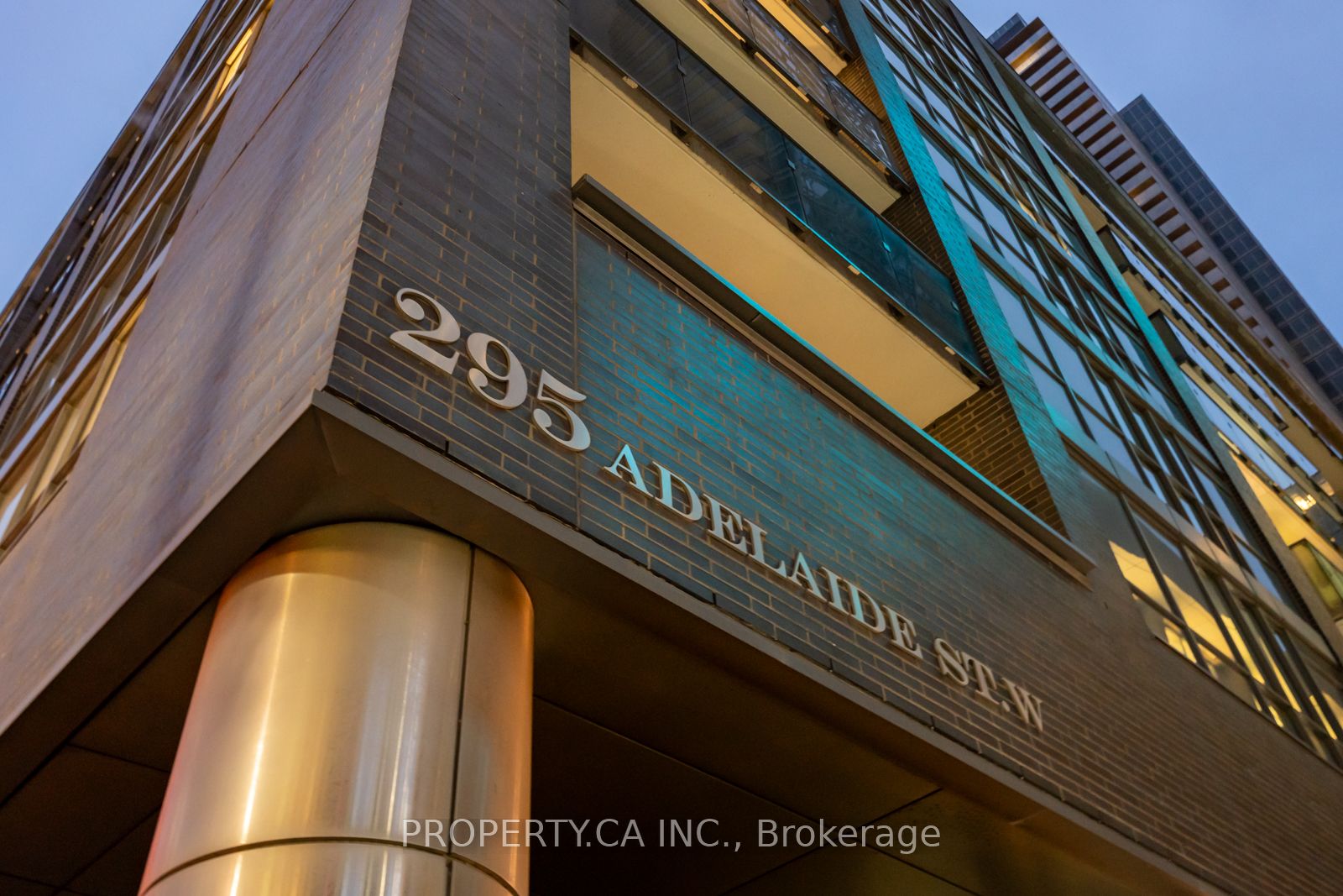 295 Adelaide St W, #1804