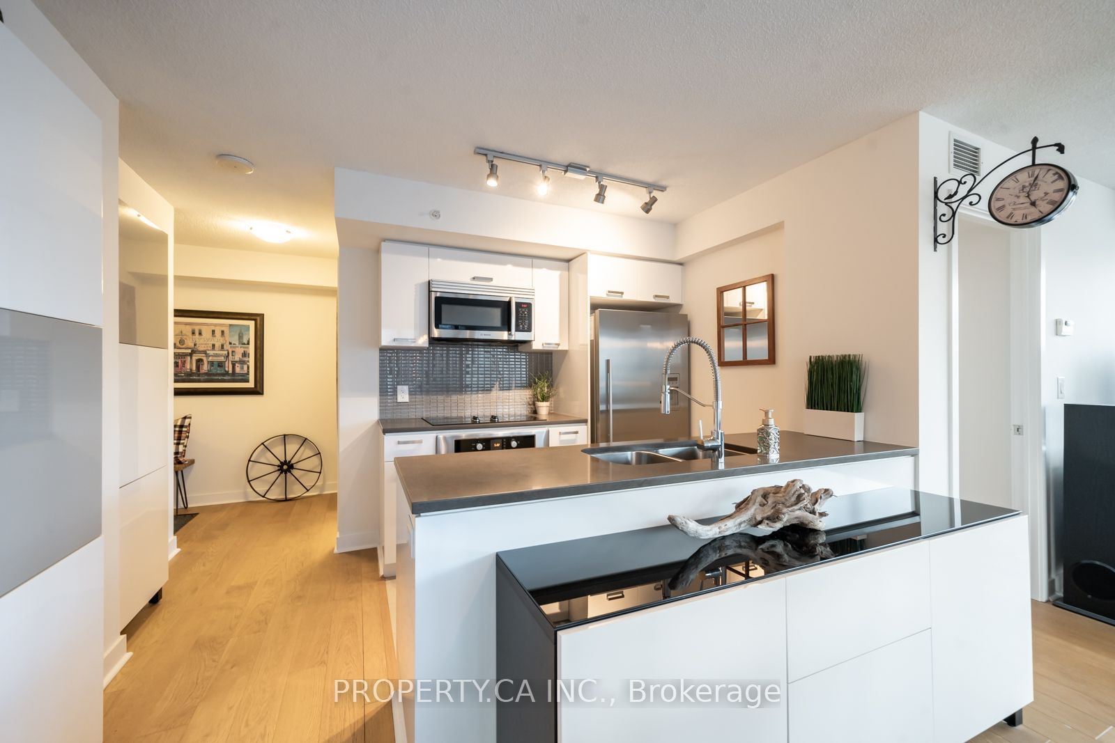 295 Adelaide St W, #1804