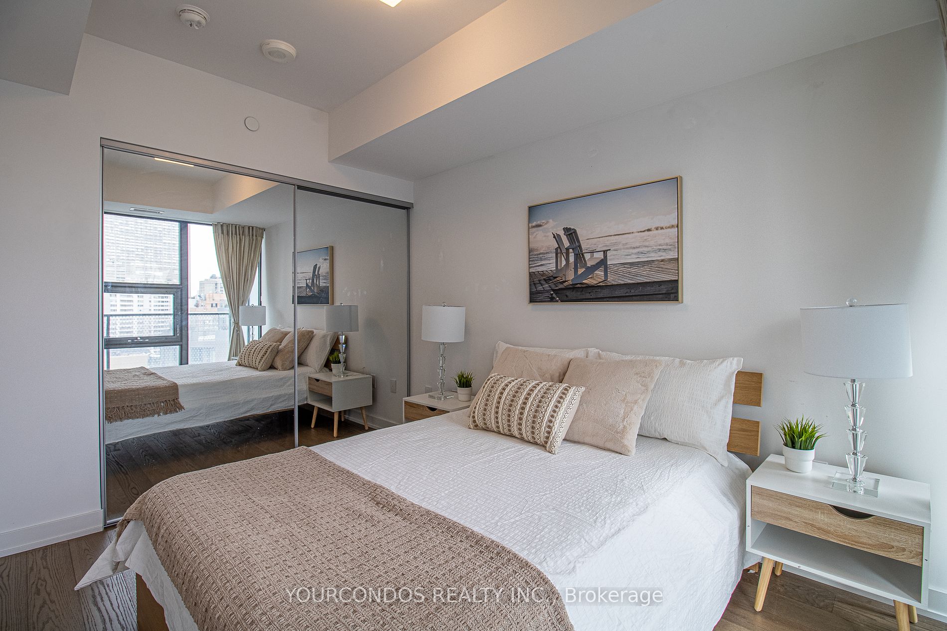 11 Wellesley St W, #2009