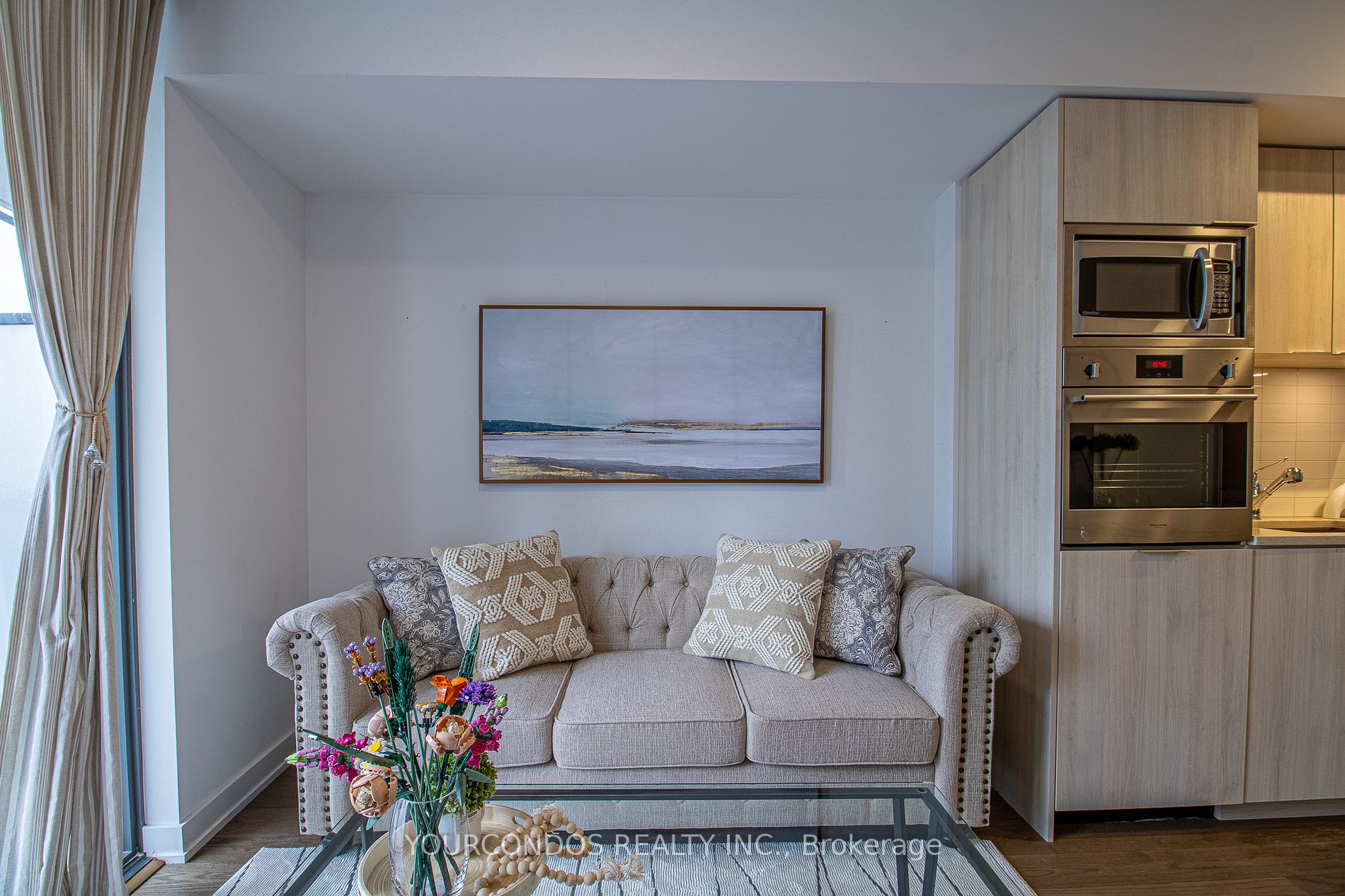 11 Wellesley St W, #2009