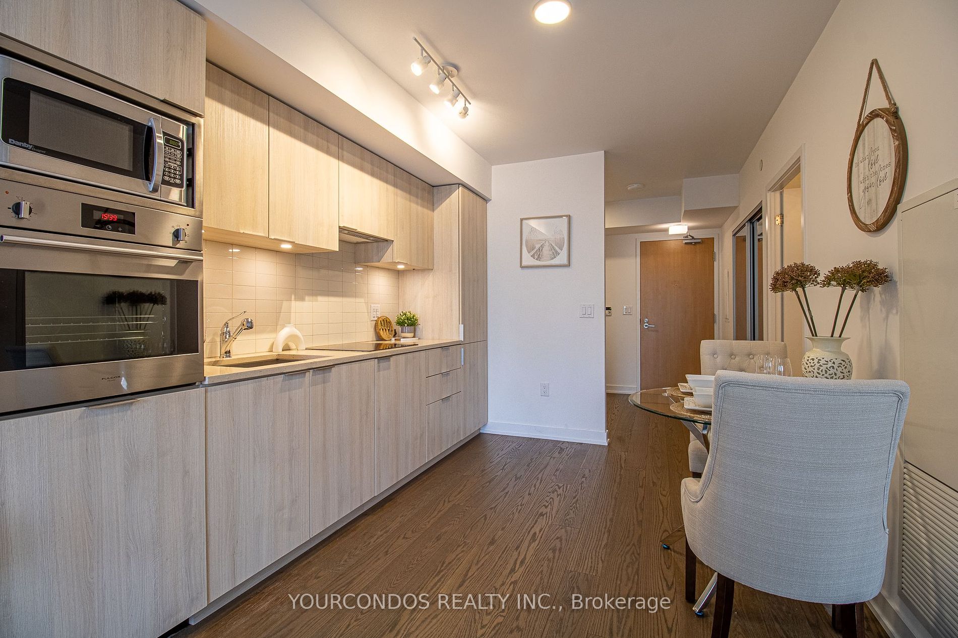 11 Wellesley St W, #2009