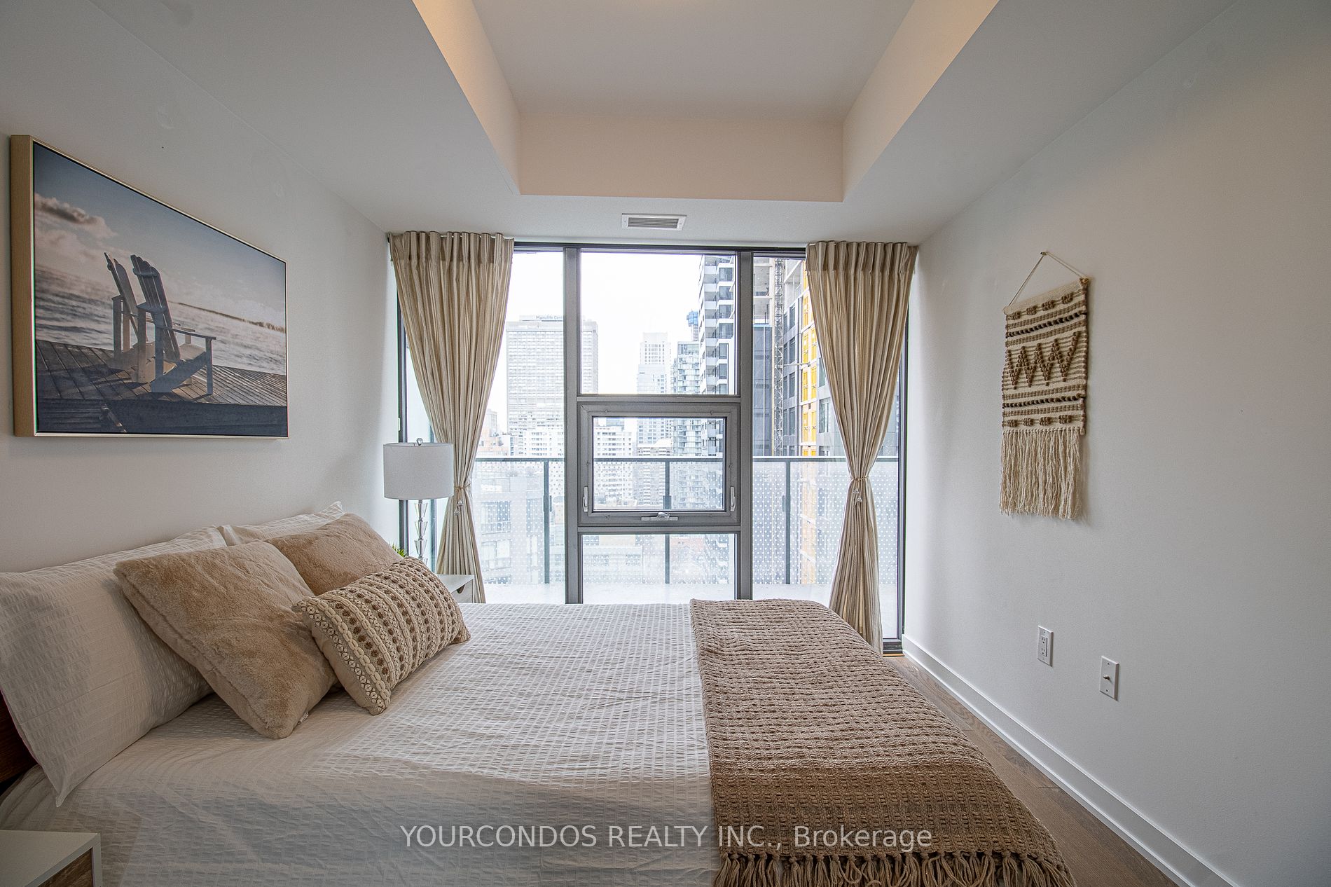 11 Wellesley St W, #2009