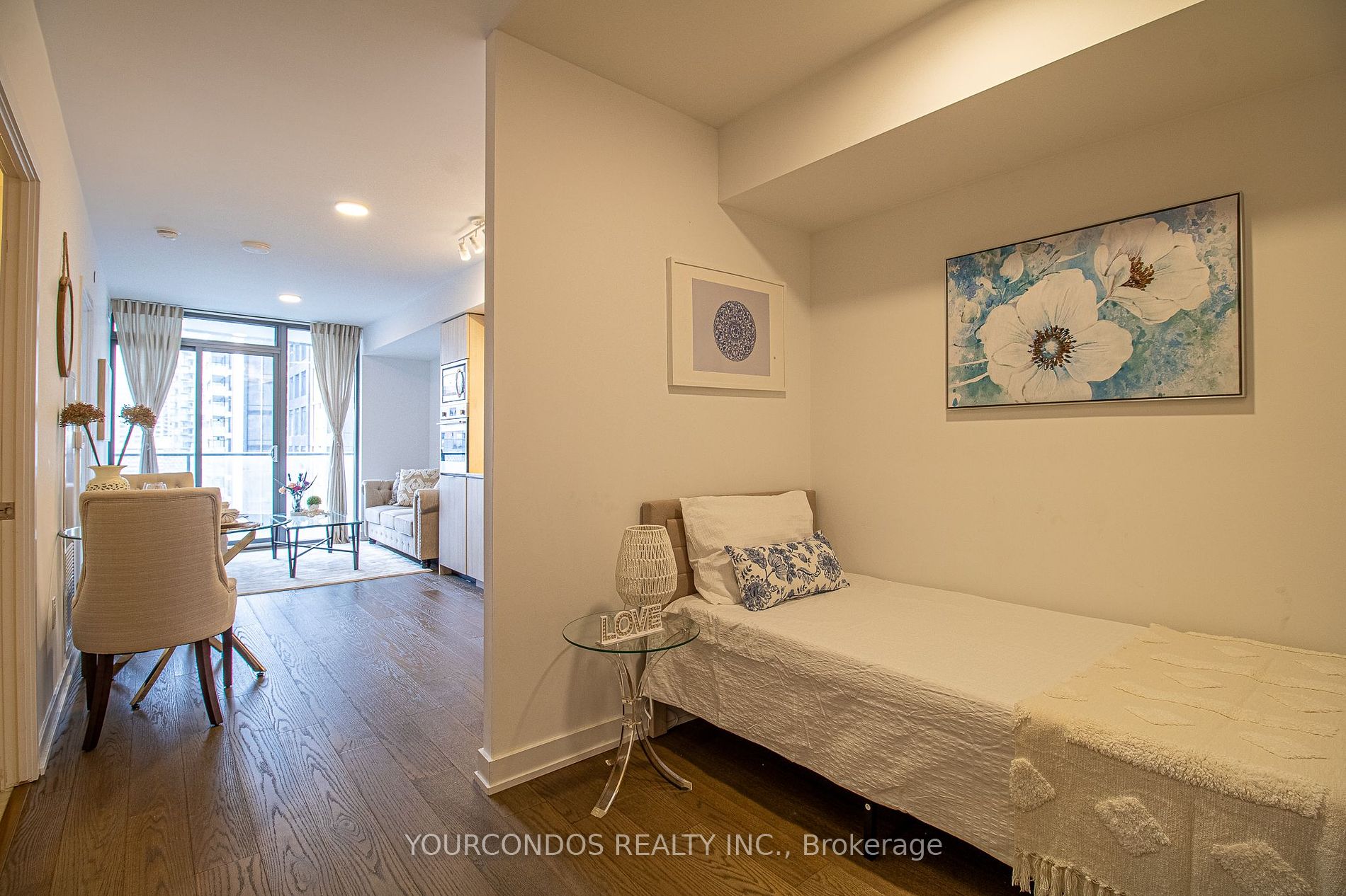 11 Wellesley St W, #2009
