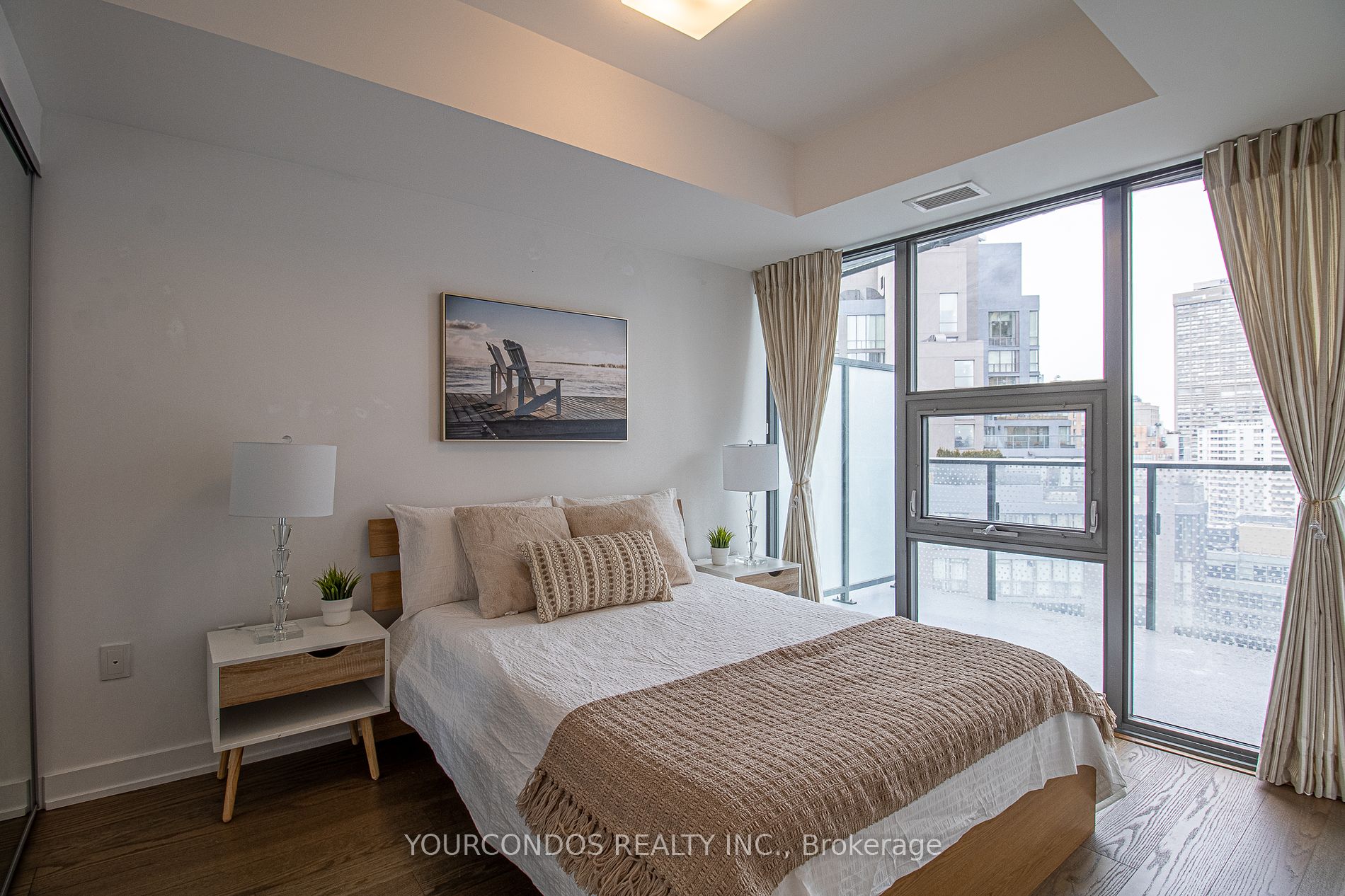 11 Wellesley St W, #2009