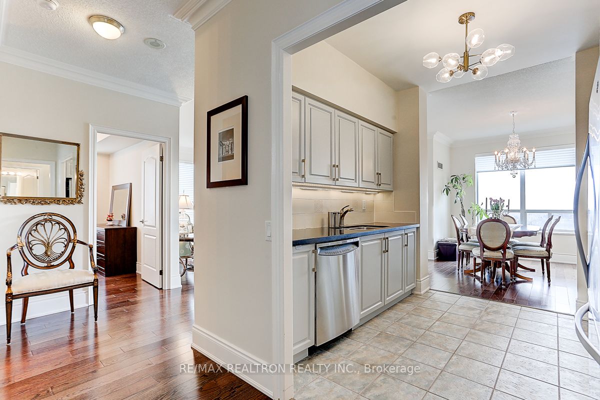 2 Clairtrell Rd, #Rg5