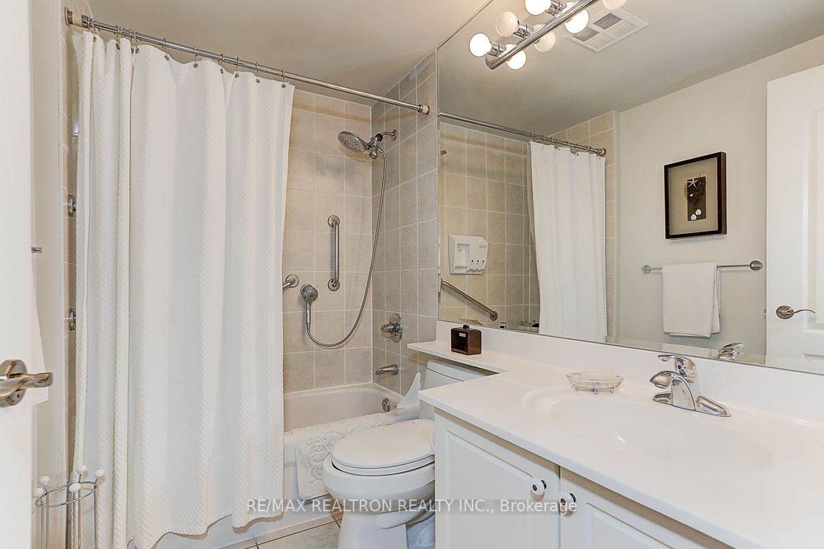 2 Clairtrell Rd, #Rg5