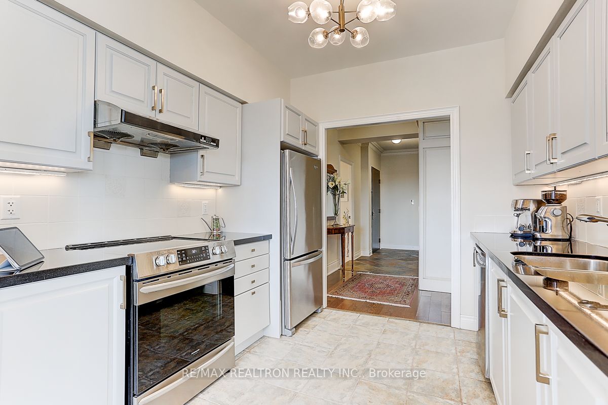 2 Clairtrell Rd, #Rg5