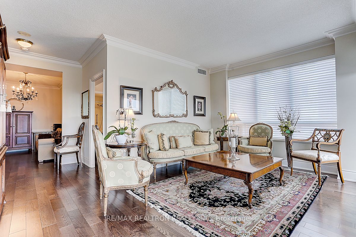 2 Clairtrell Rd, #Rg5